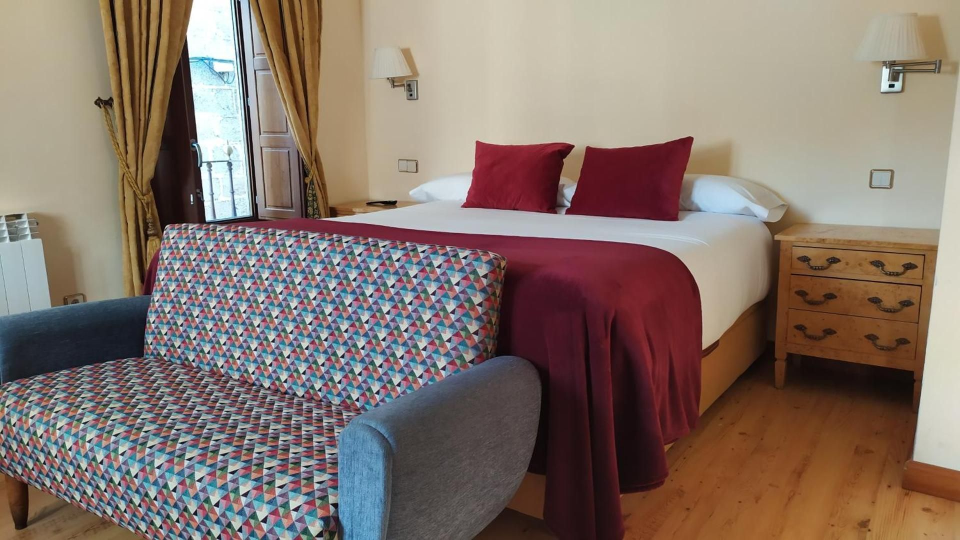Deluxe Queen Room