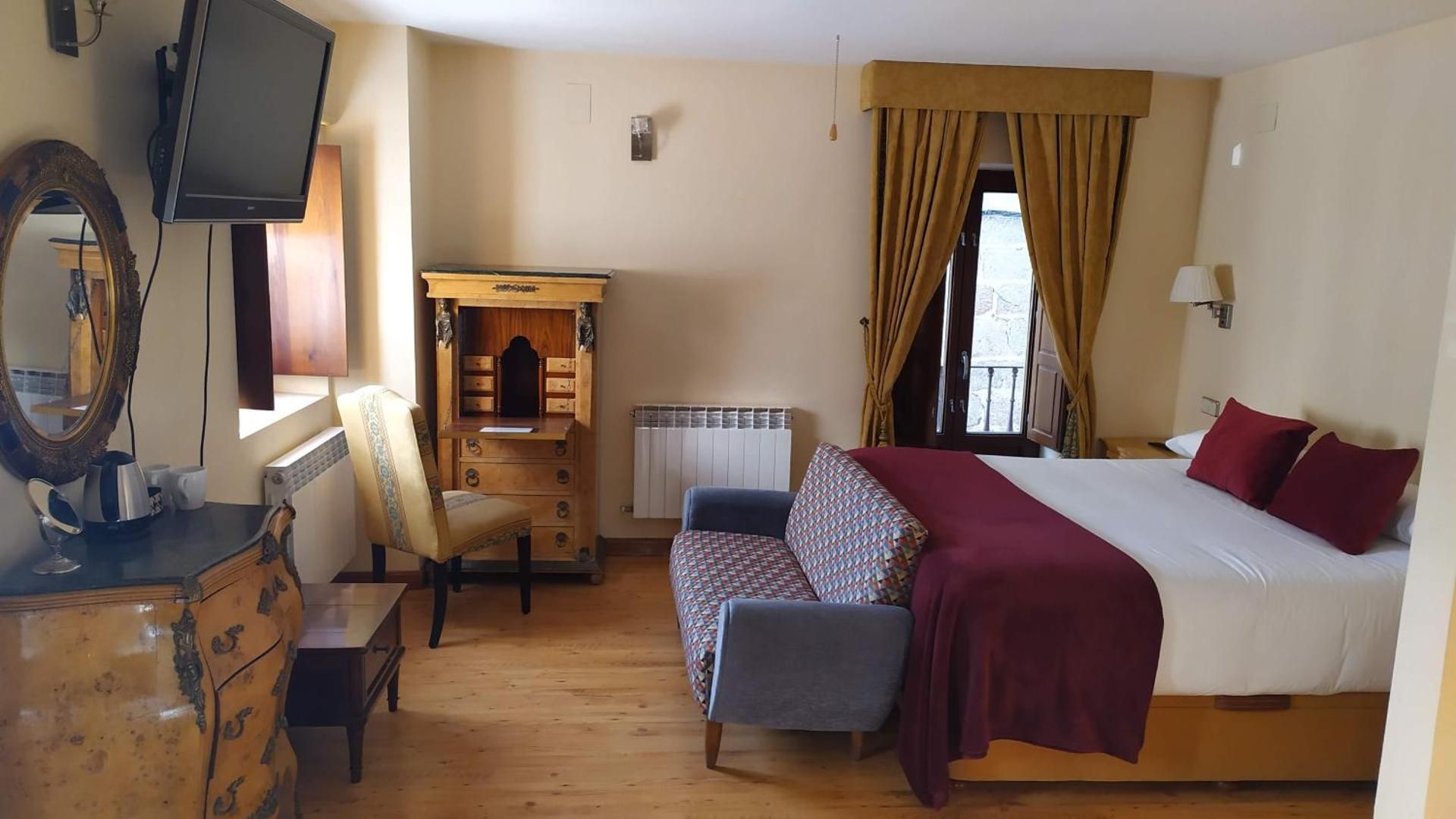 Deluxe Queen Room