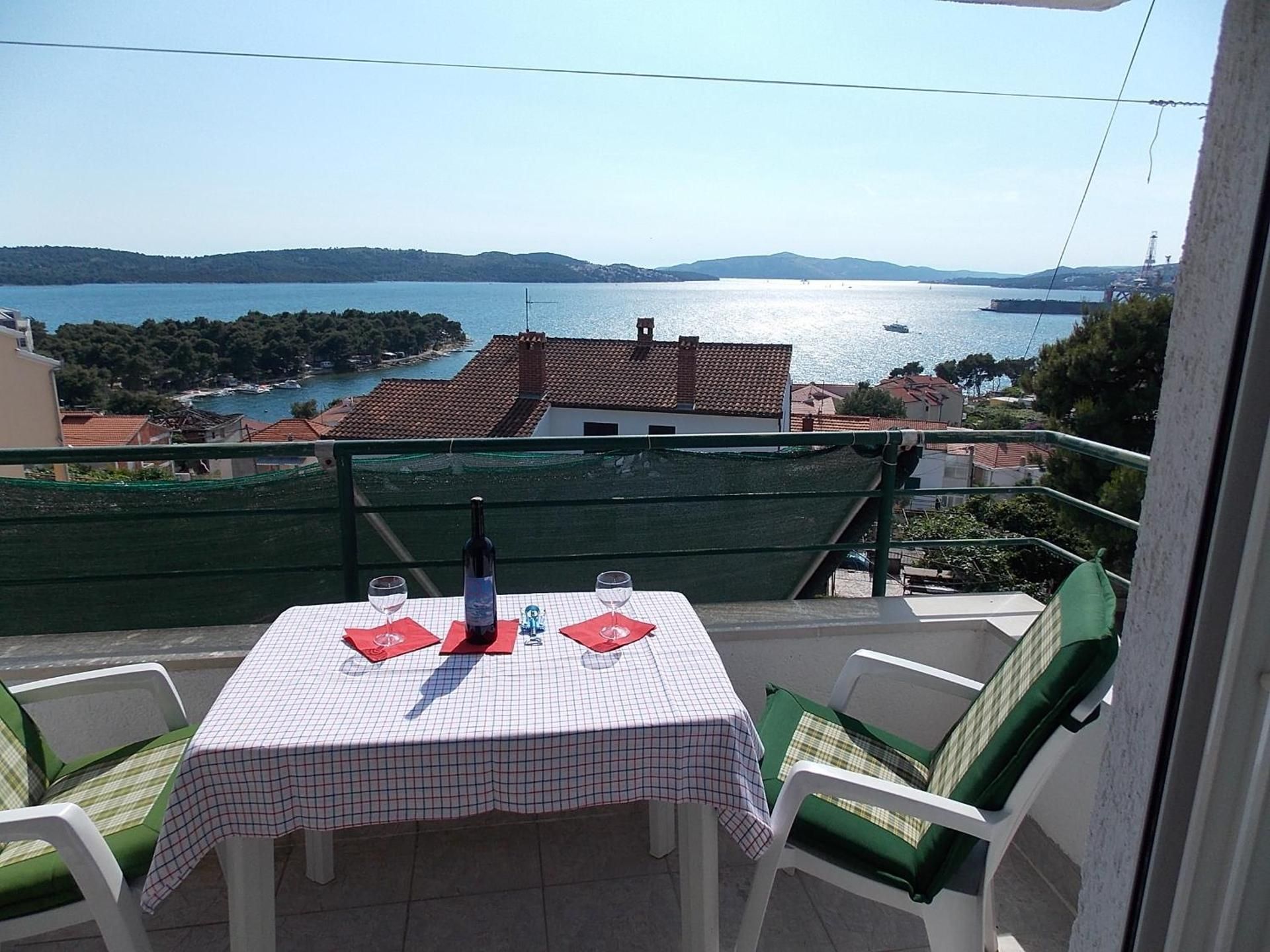 Family Apartment (2 Adults + 2 Children)