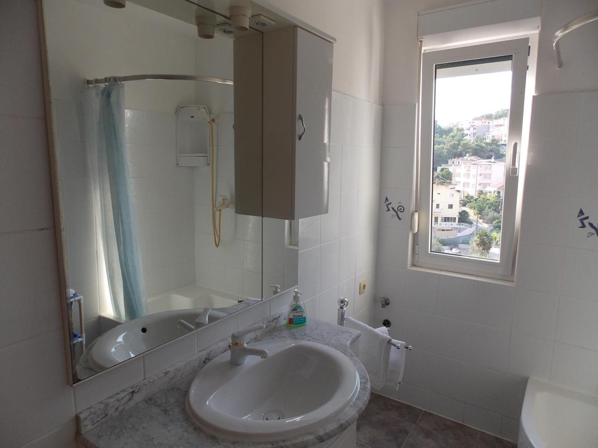 Family Apartment (2 Adults + 2 Children)