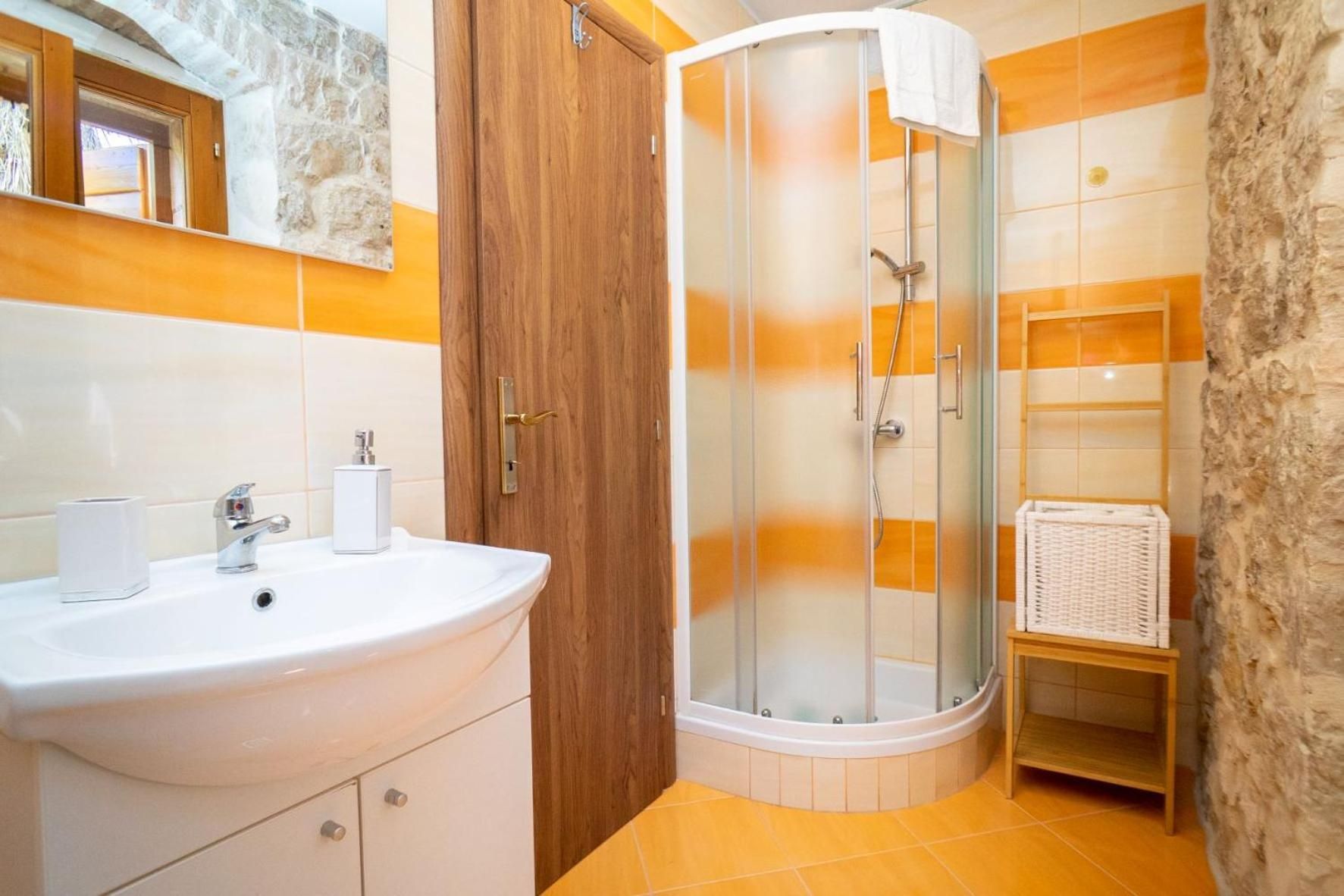 Deluxe Double Room (2 Adults + 1 Child)