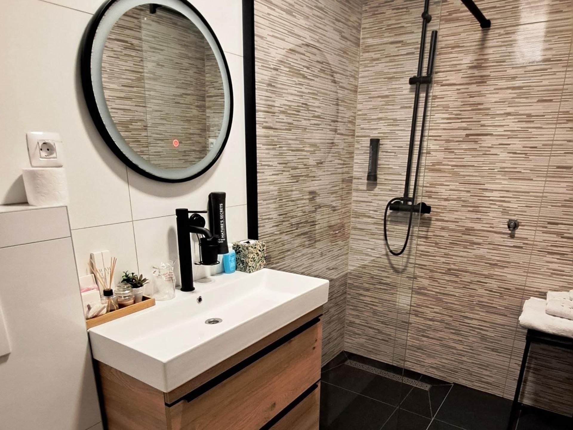 Twin Room with Private Bathroom