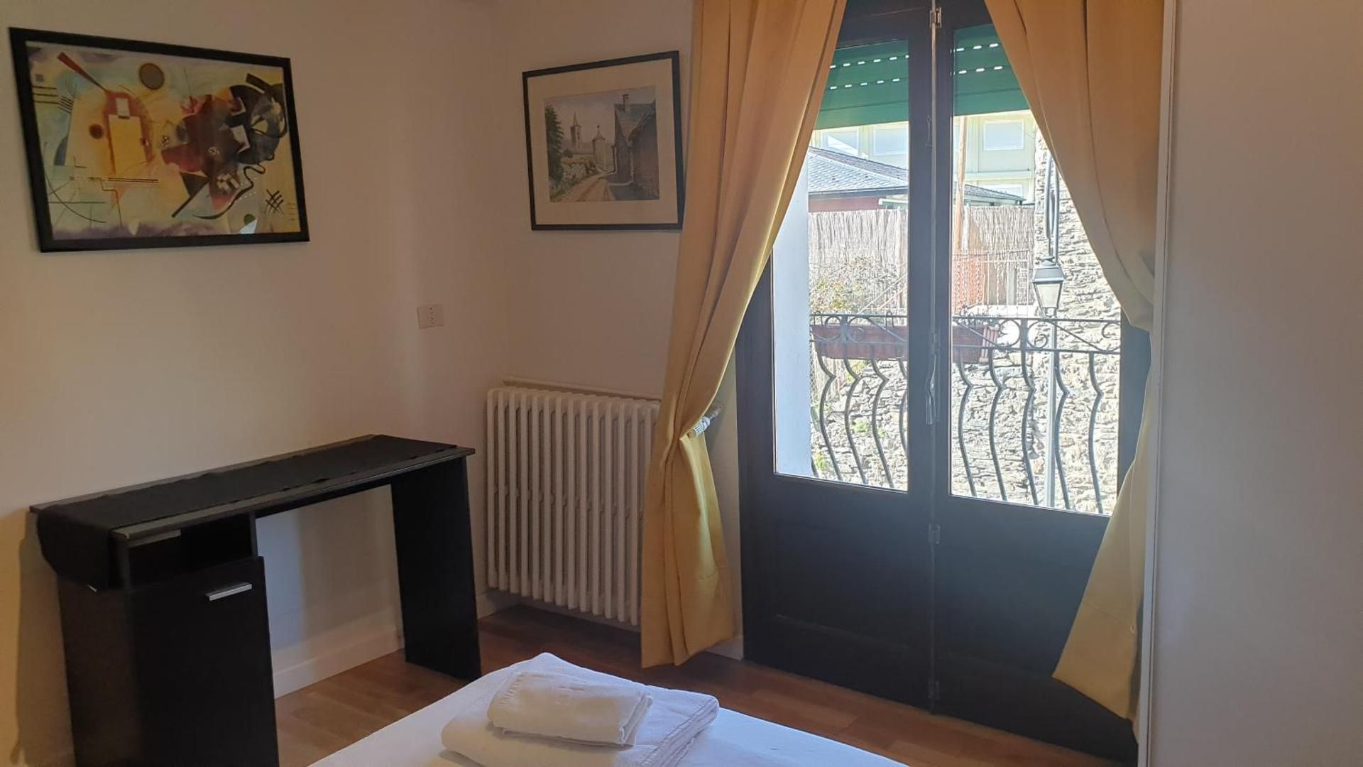 Residencia Aldosa Suite with Balcony 3