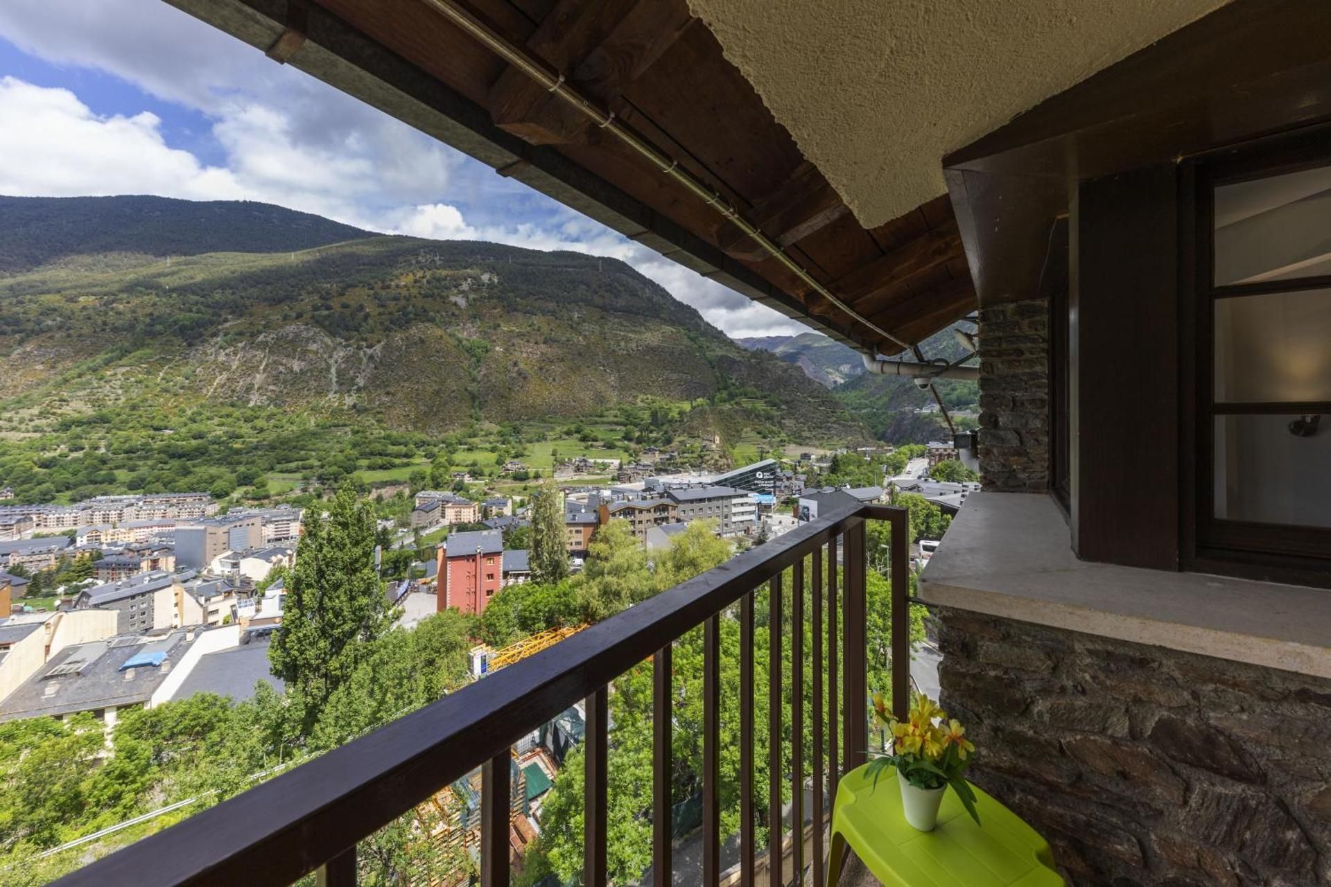 Apartment with Mountain View (2 Adults + 1 Child)