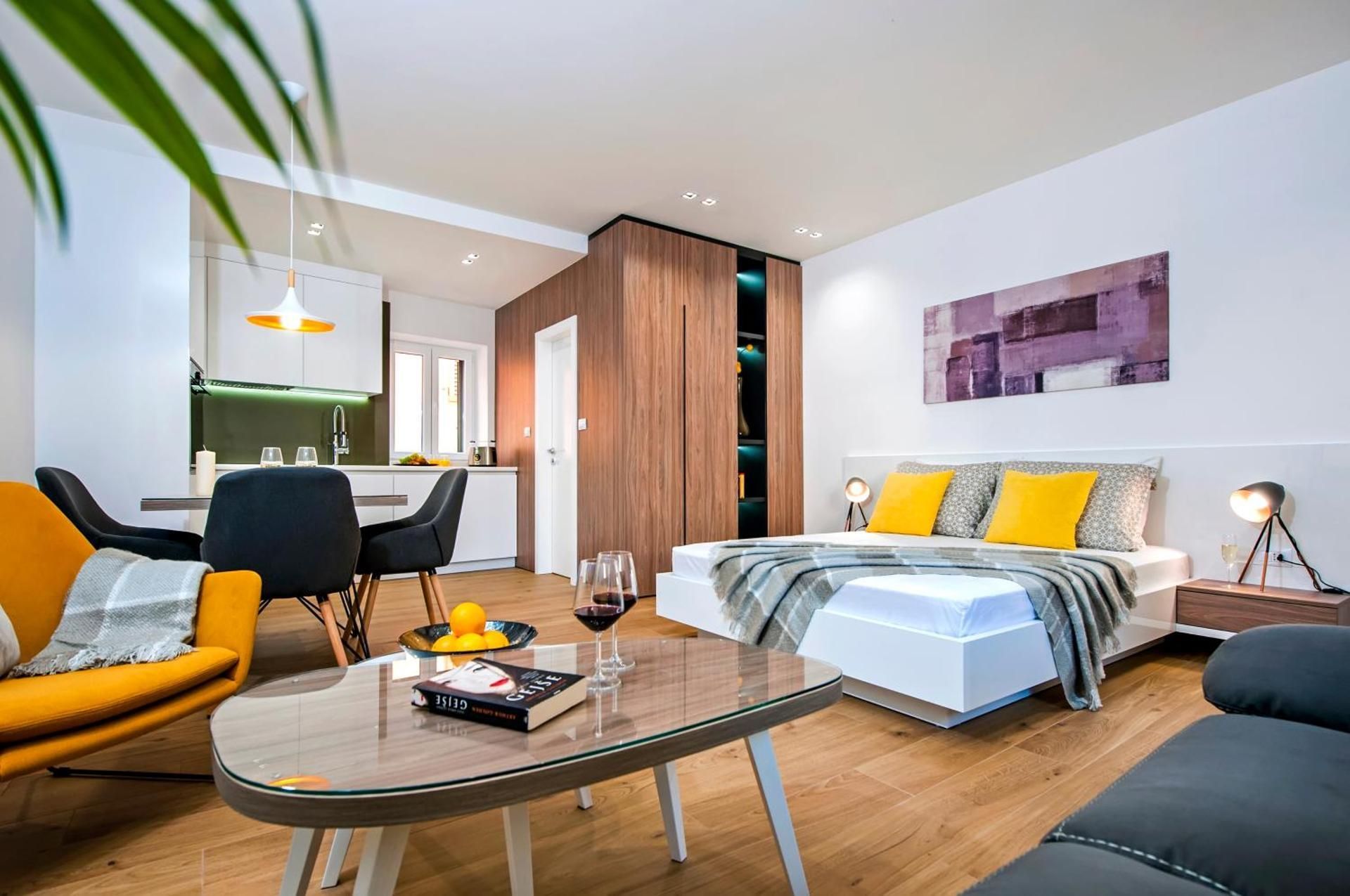 Deluxe Apartment