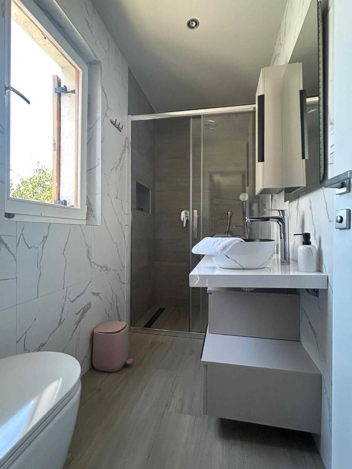 One-Bedroom Deluxe Apartment