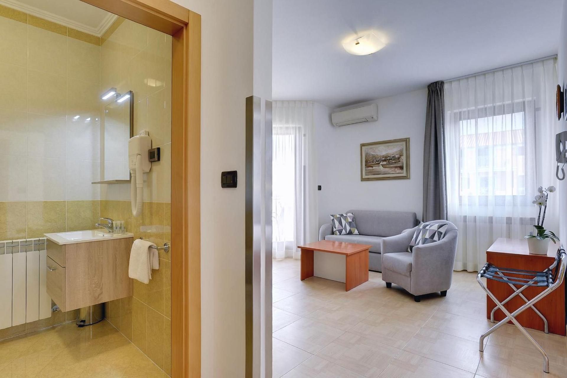 One-Bedroom Apartment with Balcony