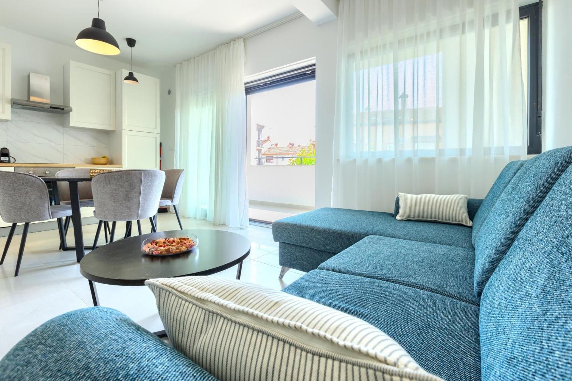 DELUXE APARTMENT