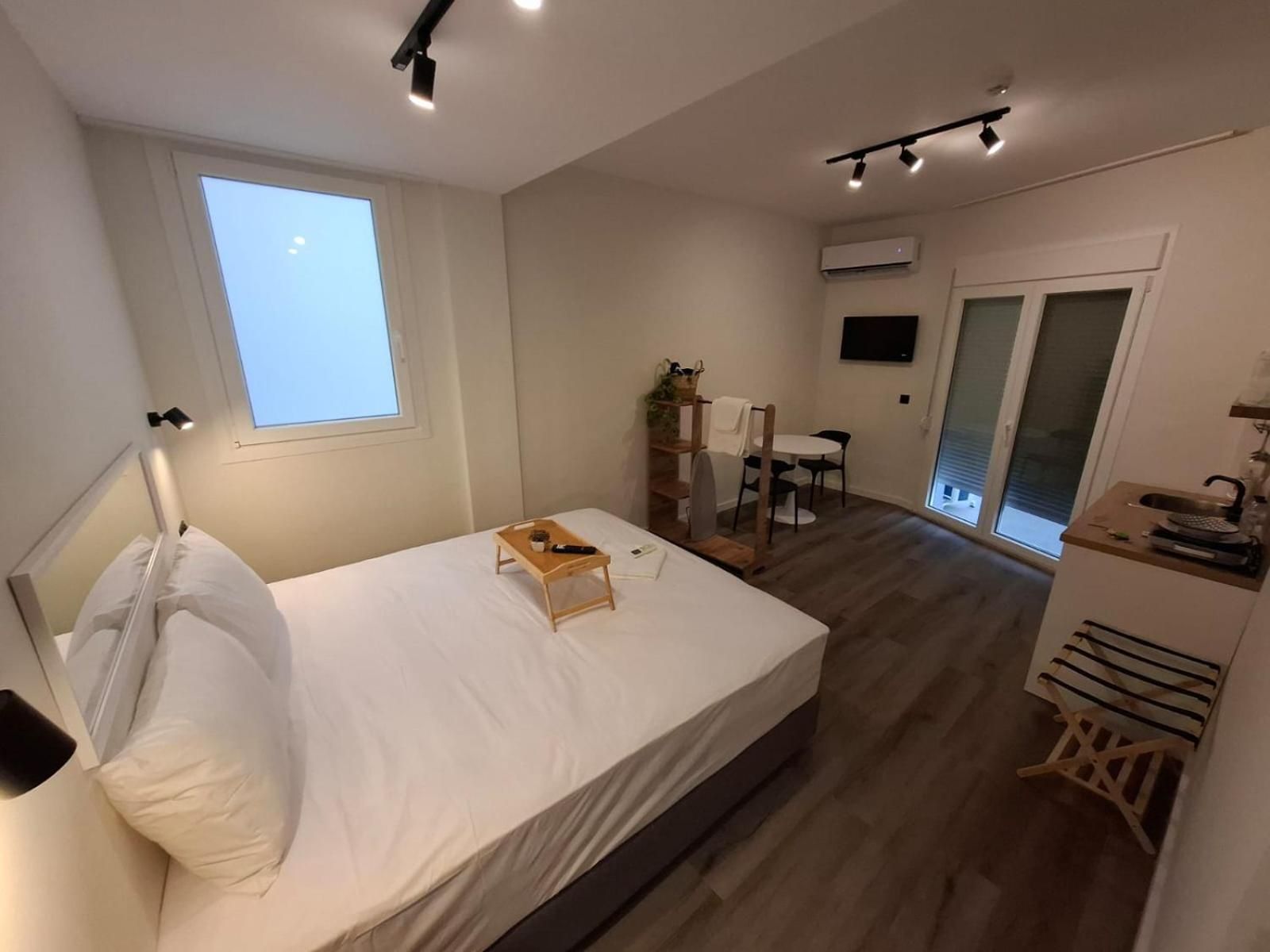 Deluxe Queen Studio 