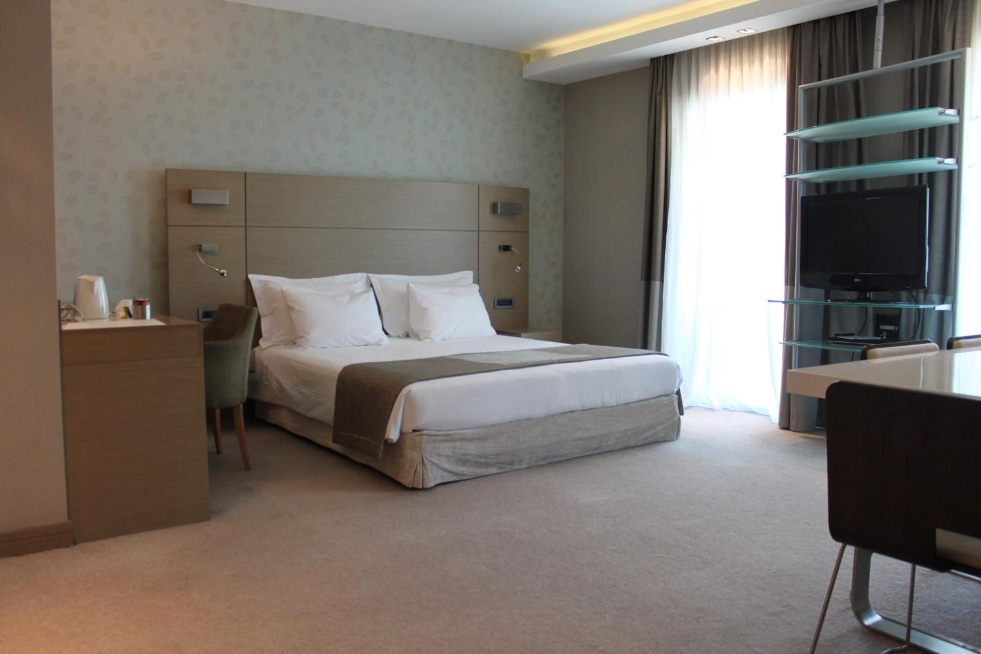 Family Room (2 Adults + 2 Children)