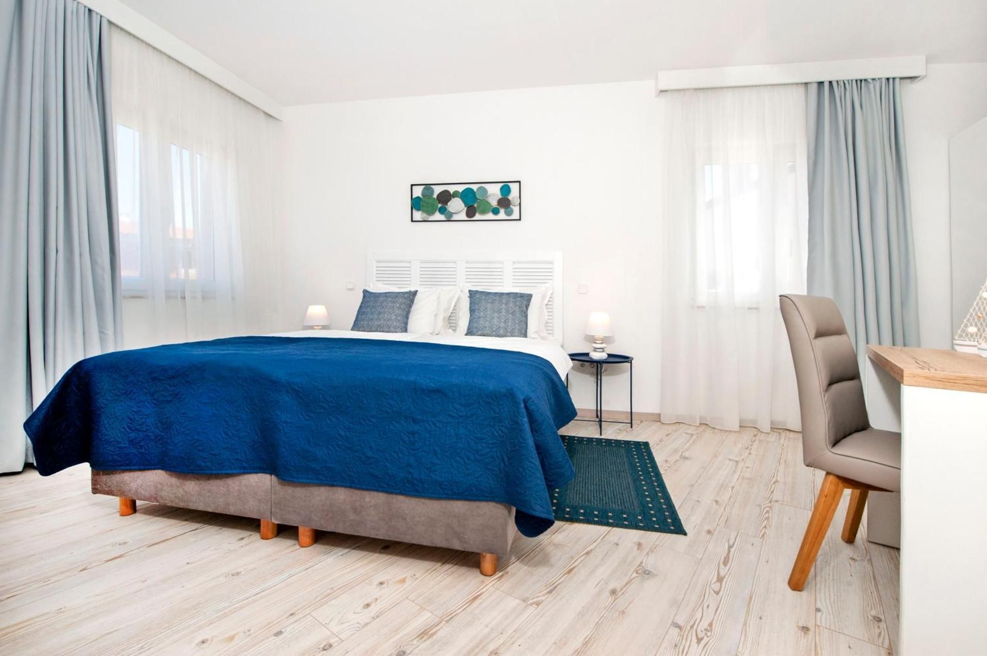 One-Bedroom Apartment with Balcony