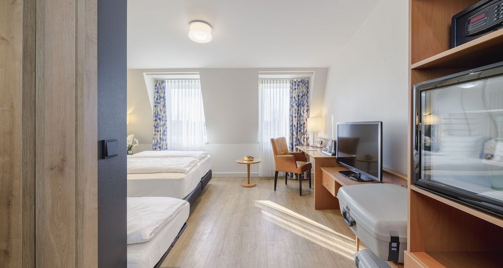 PLAZA INN Köln Pulheim Comfort Triple Room 5