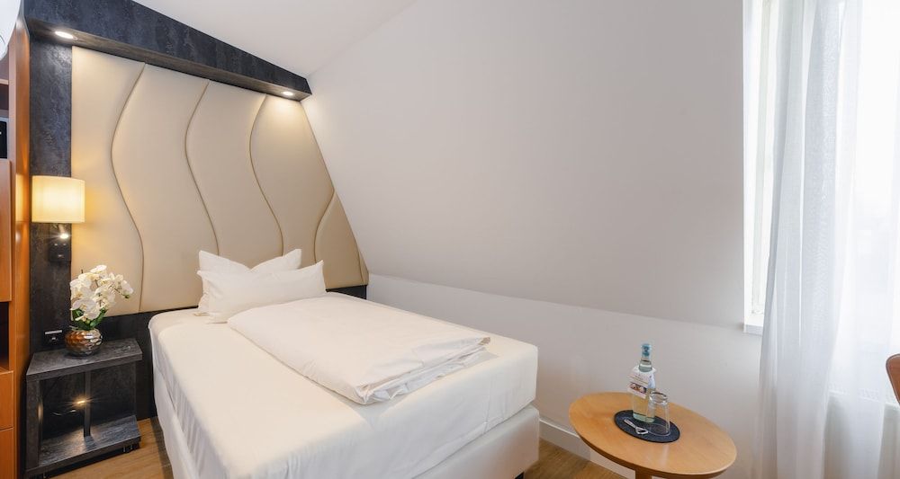 PLAZA INN Köln Pulheim Standard Single Room 5