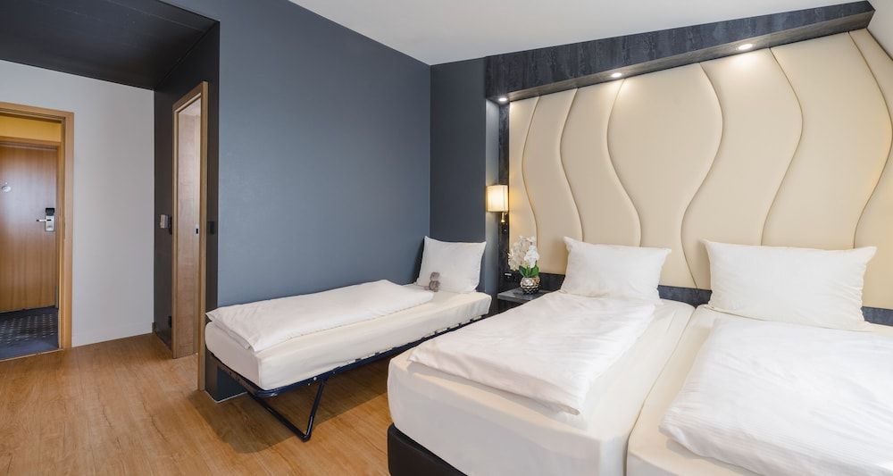 PLAZA INN Köln Pulheim Comfort Triple Room 2