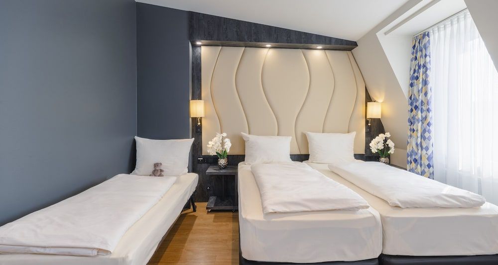 PLAZA INN Köln Pulheim Comfort Triple Room