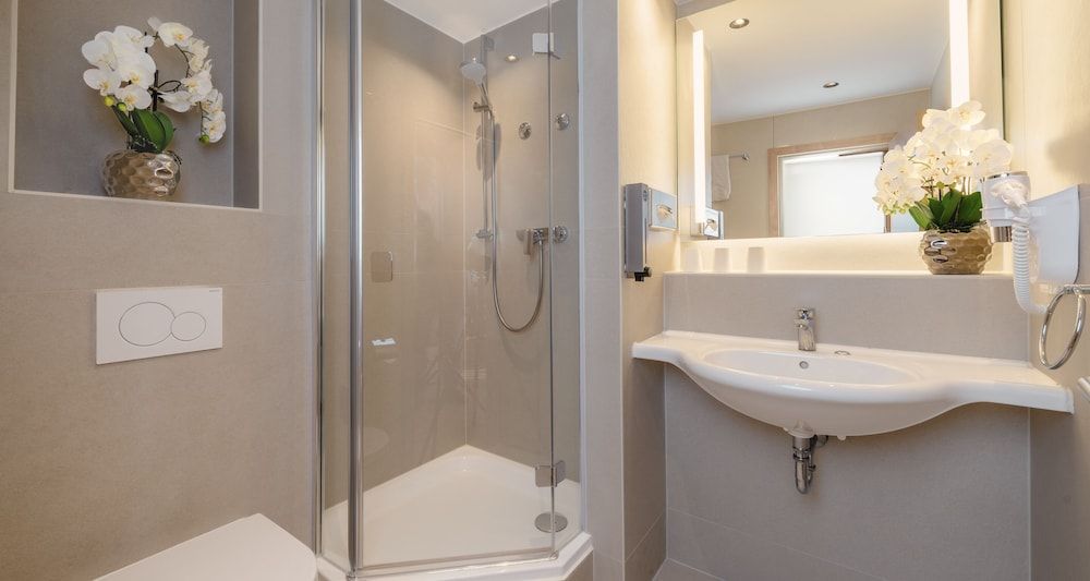 PLAZA INN Köln Pulheim Comfort Triple Room 8