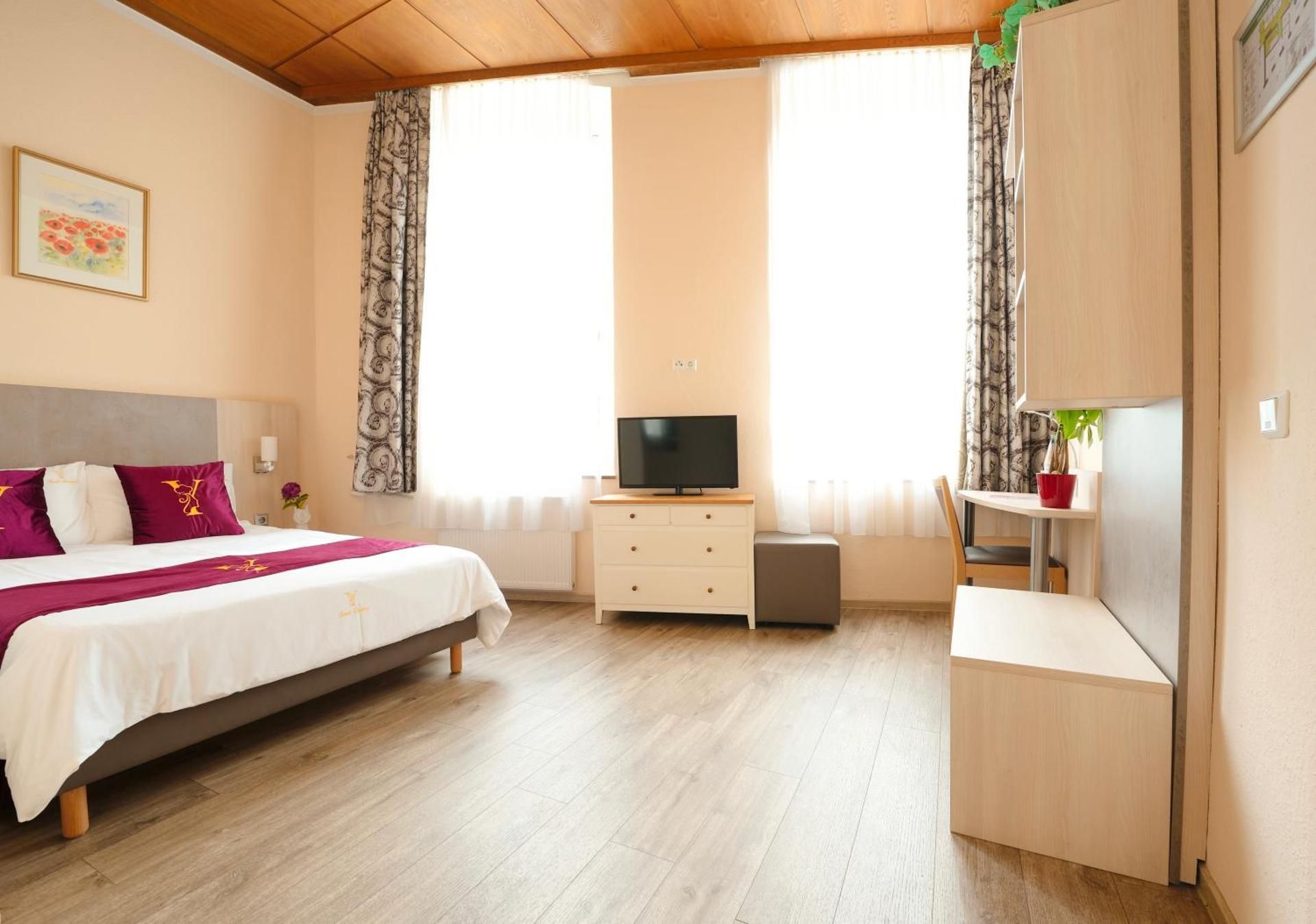 Deluxe Double Room with Shower