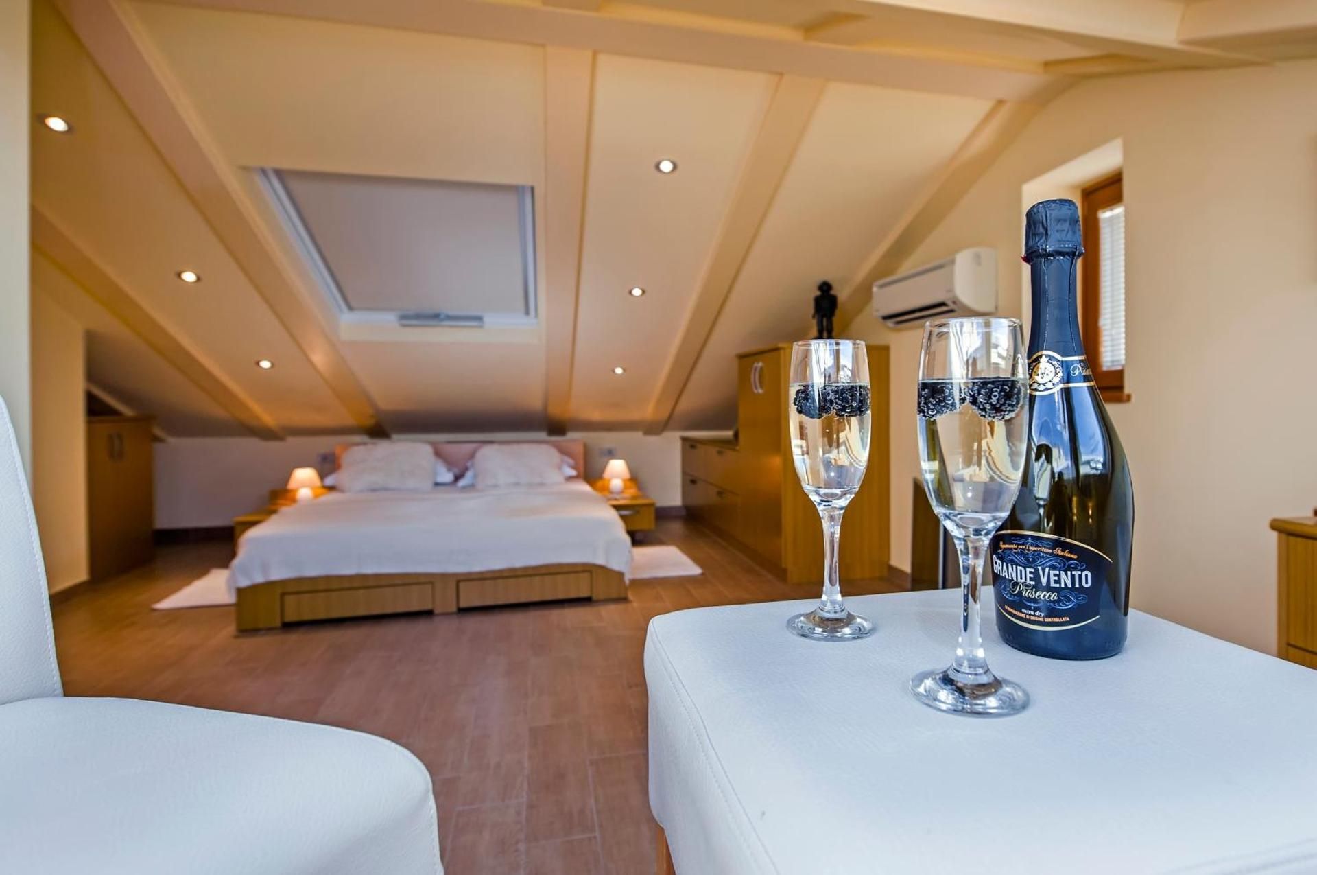 Apartment with Sea View - Attic 