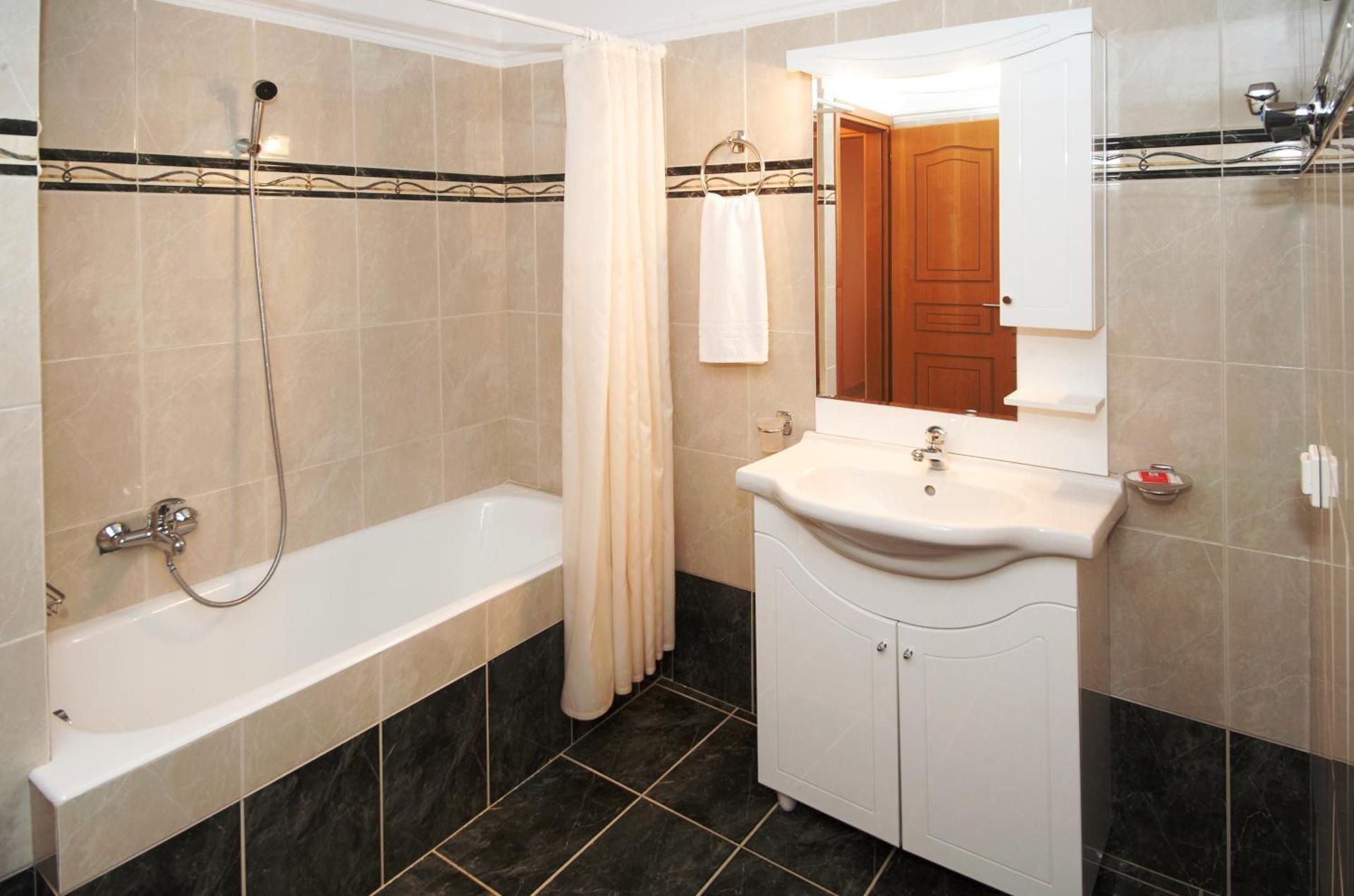 One-Bedroom Apartment (2 Adults)