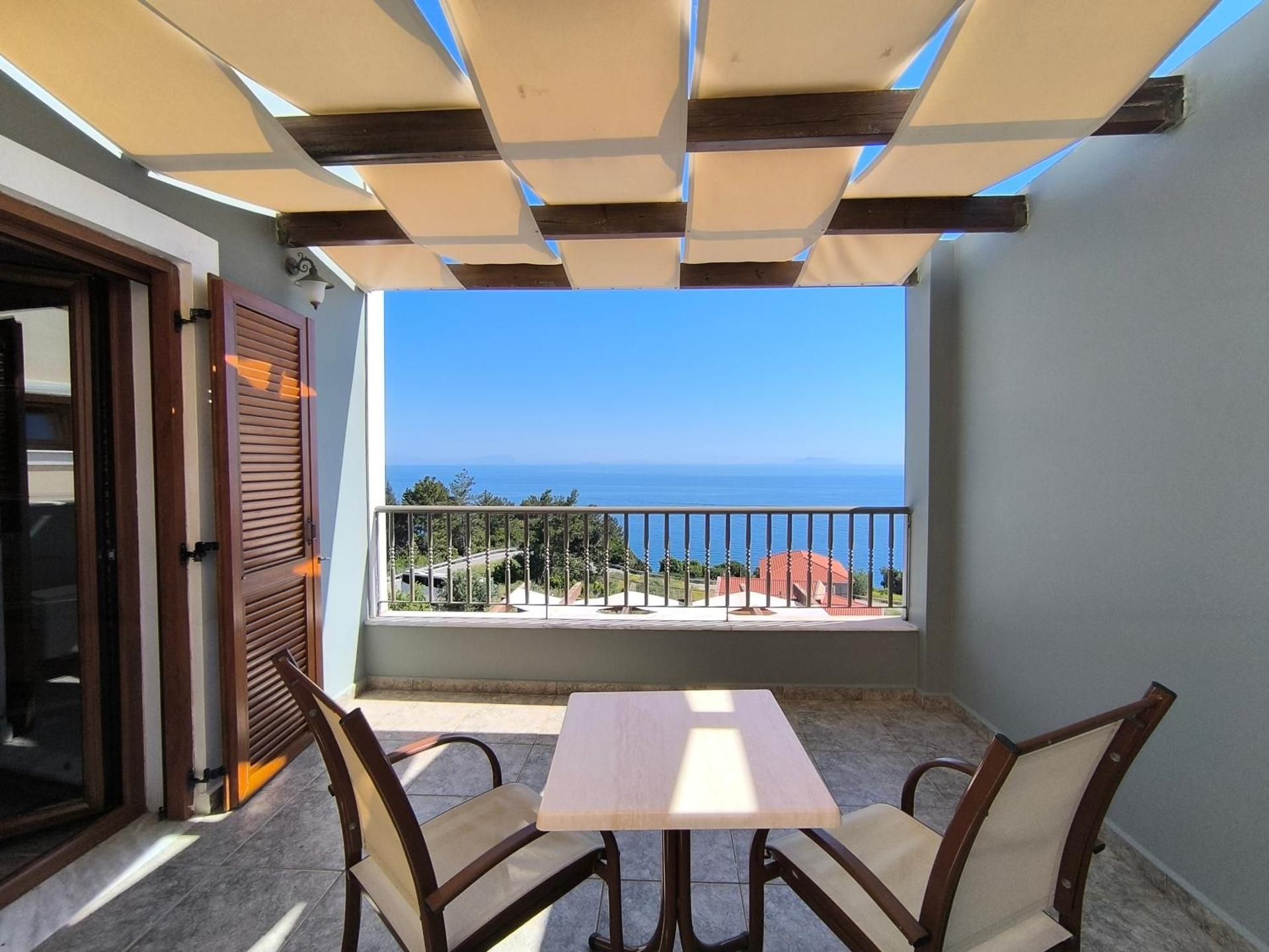 Deluxe Double Room with Balcony and Sea View