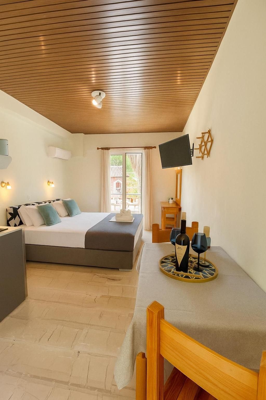 Studio (2 Adults)