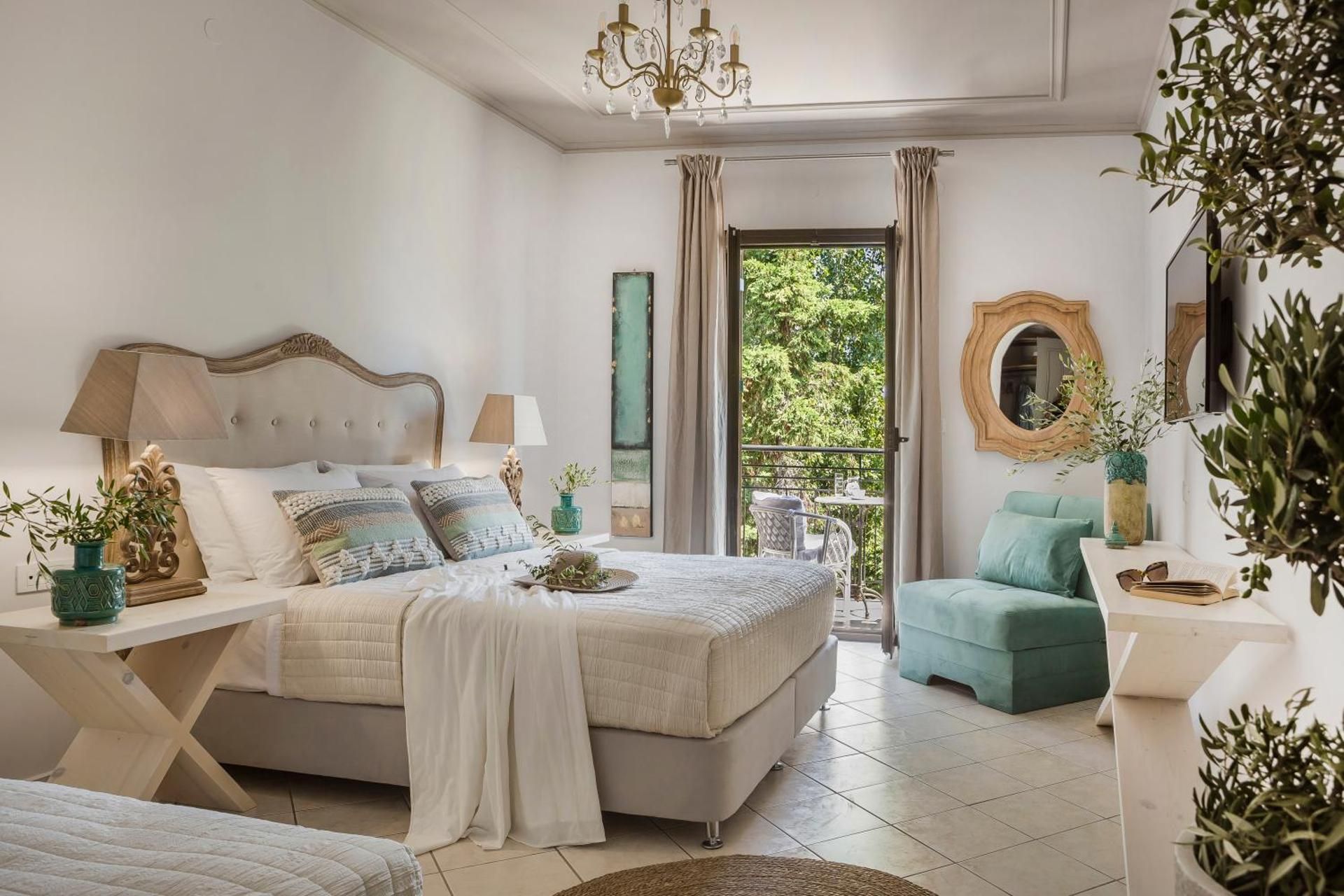 Suite with Side Sea View