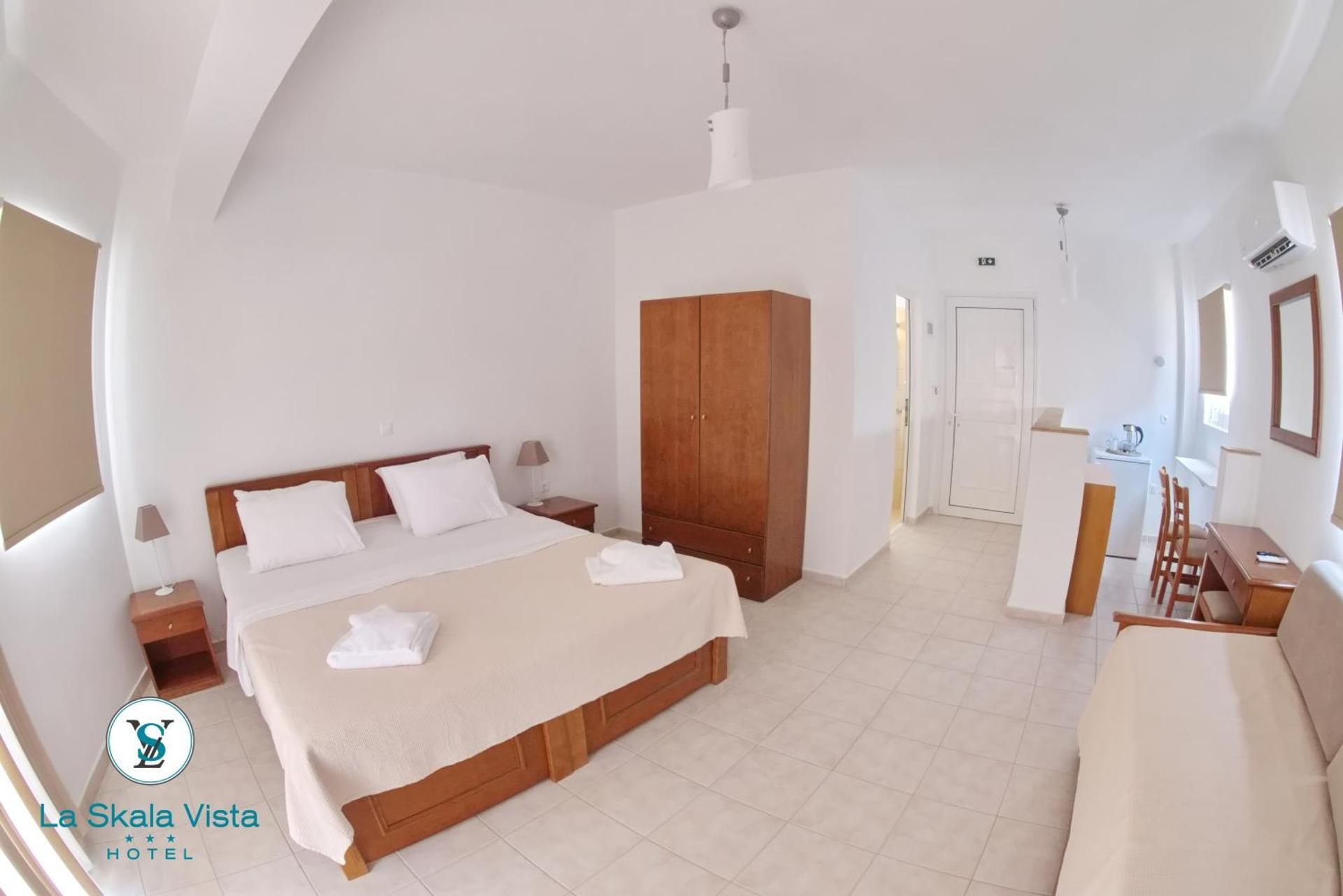 Deluxe Double Room (2 Adults + 1 Child)