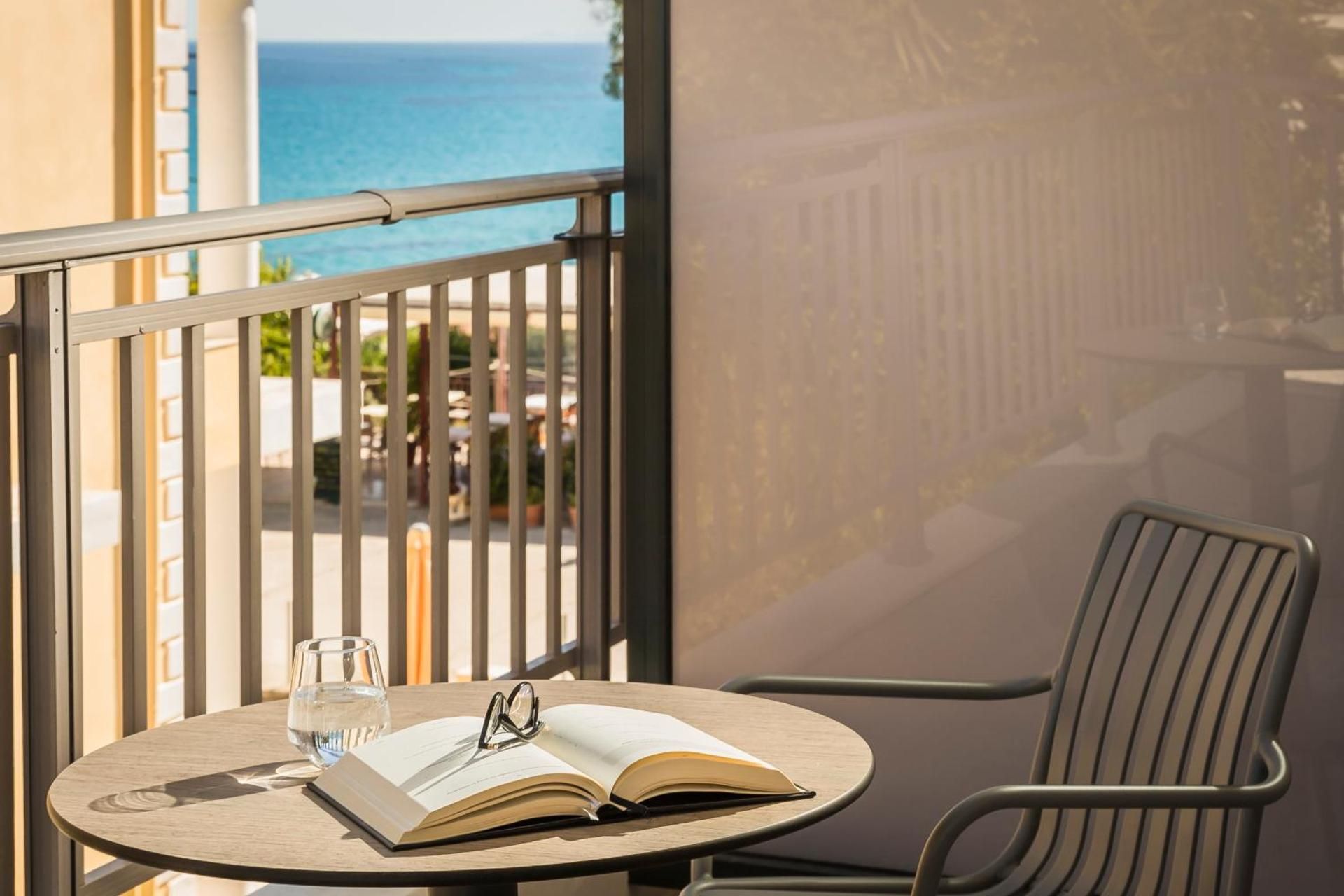 Deluxe Double Room with Side Sea View
