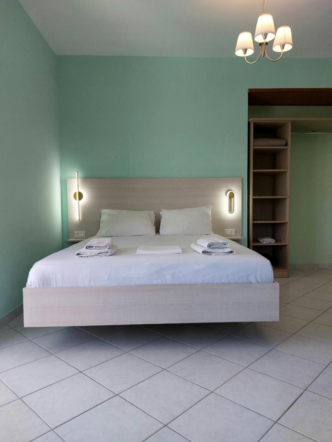 Studio Apartment with One Double Bed