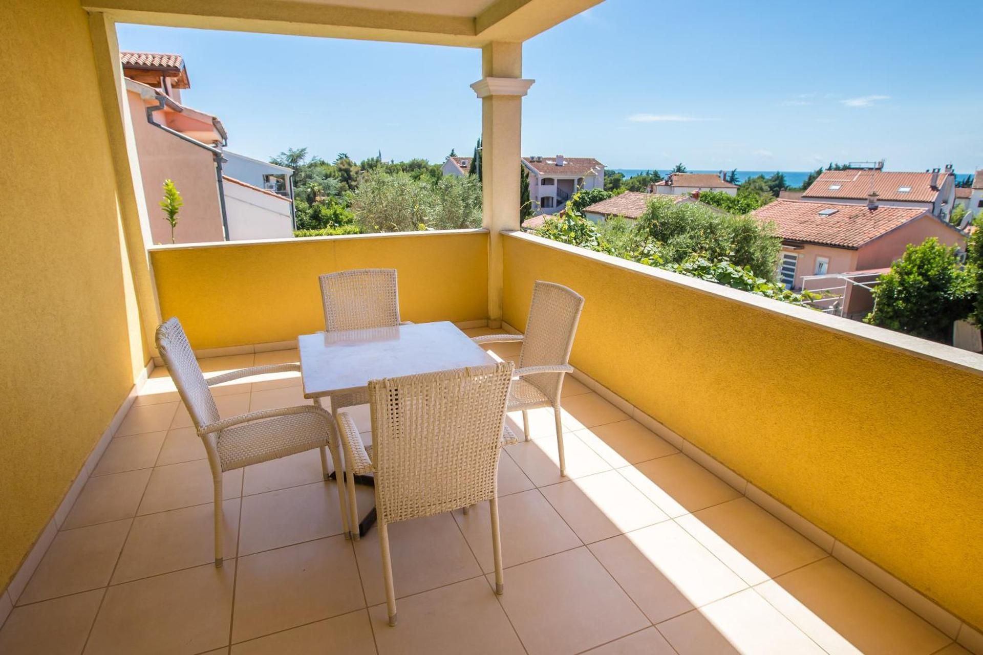 Comfort One-Bedroom Apartment with Sea View