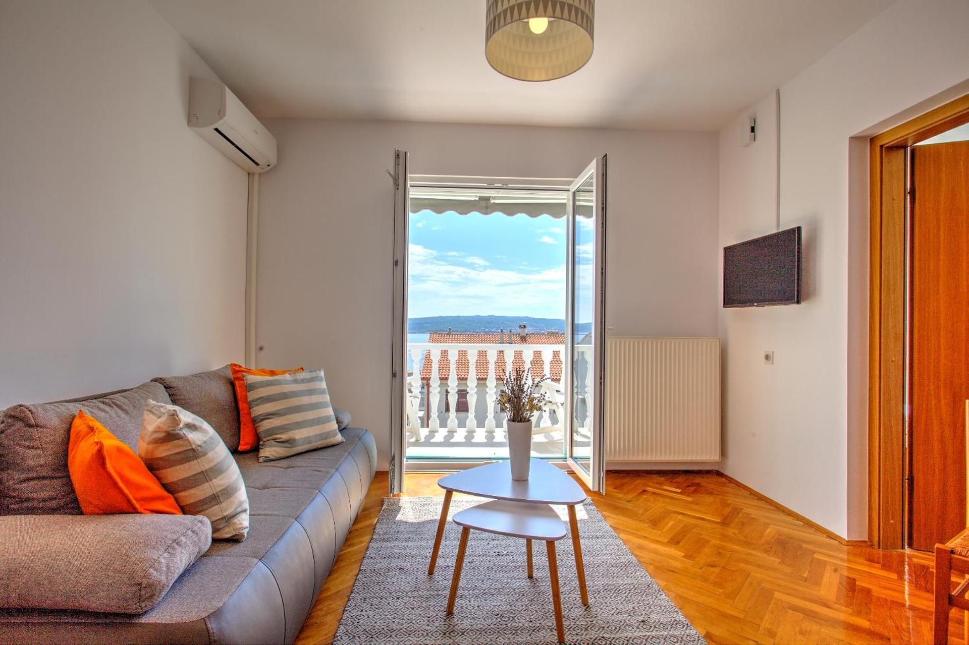 One-Bedroom Apartment with Sea View and Balcony