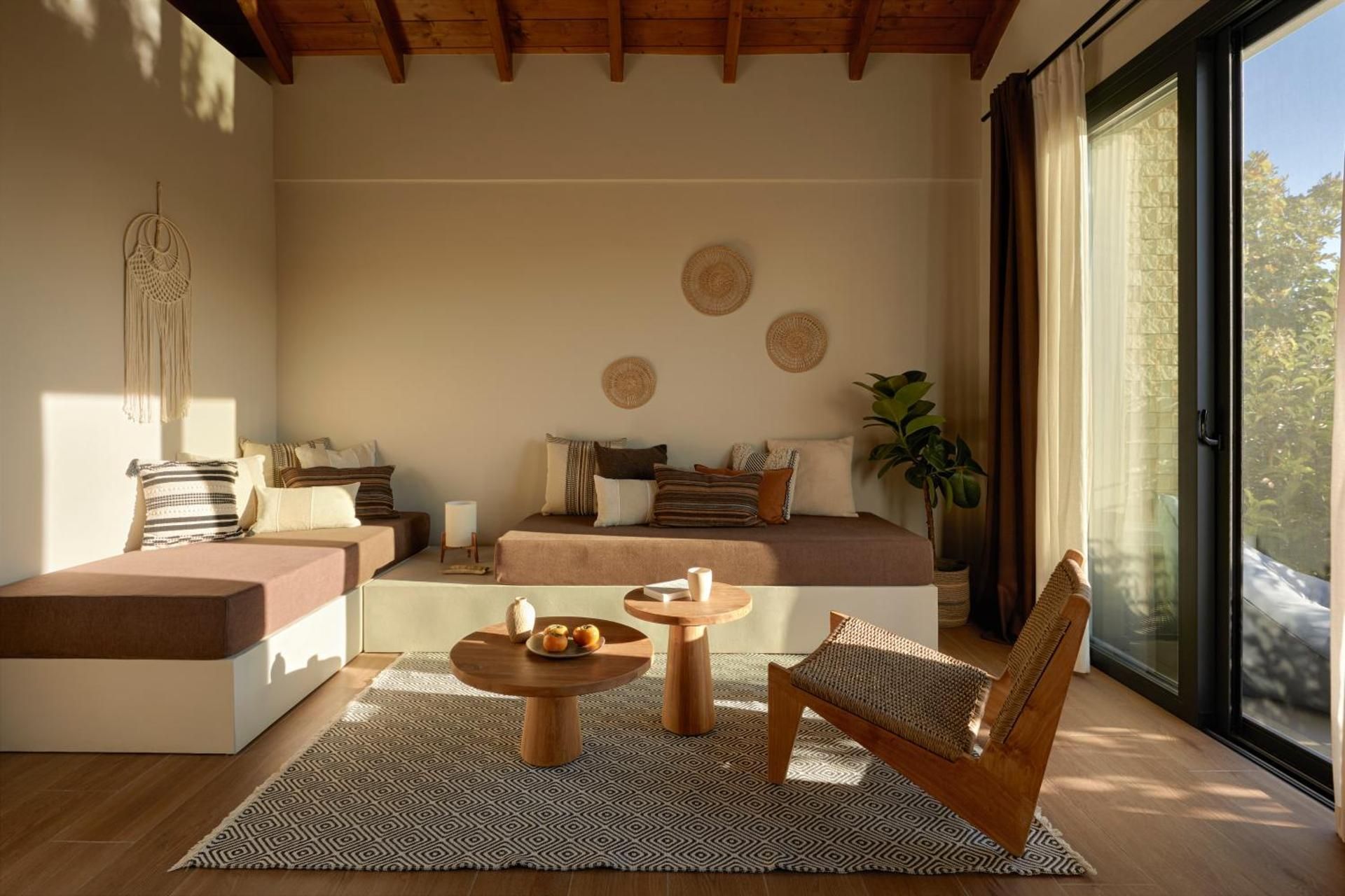 King Suite with Pool View