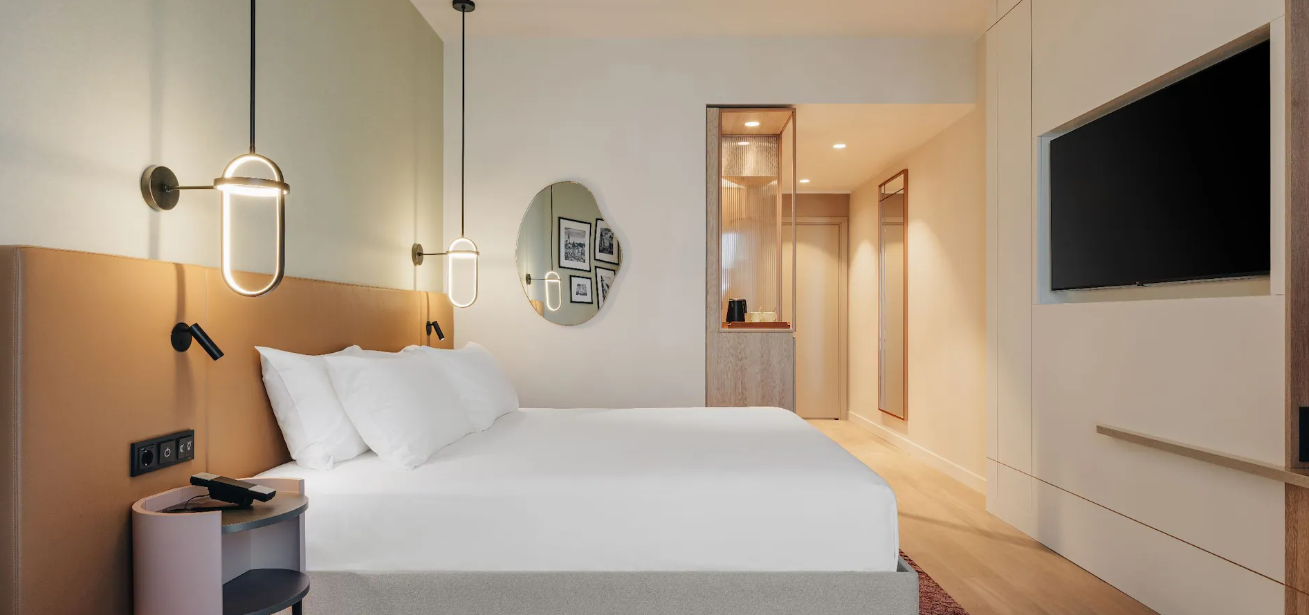 1 King Bed Deluxe
