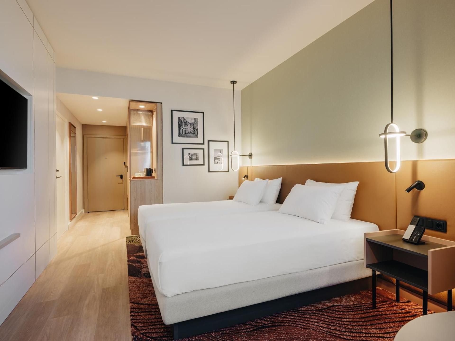 2 Twin Beds Deluxe High Floor