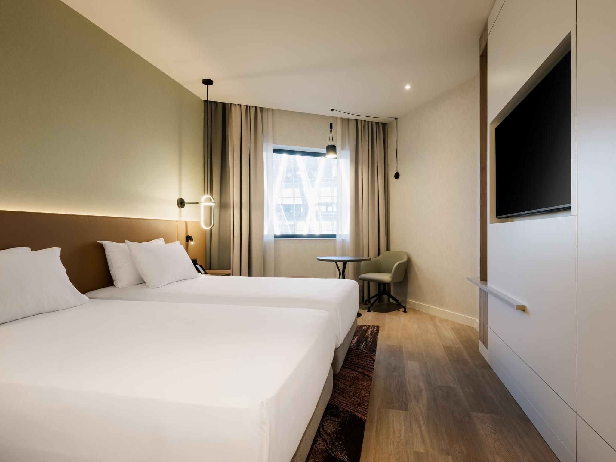 2 Twin Beds Deluxe High Floor
