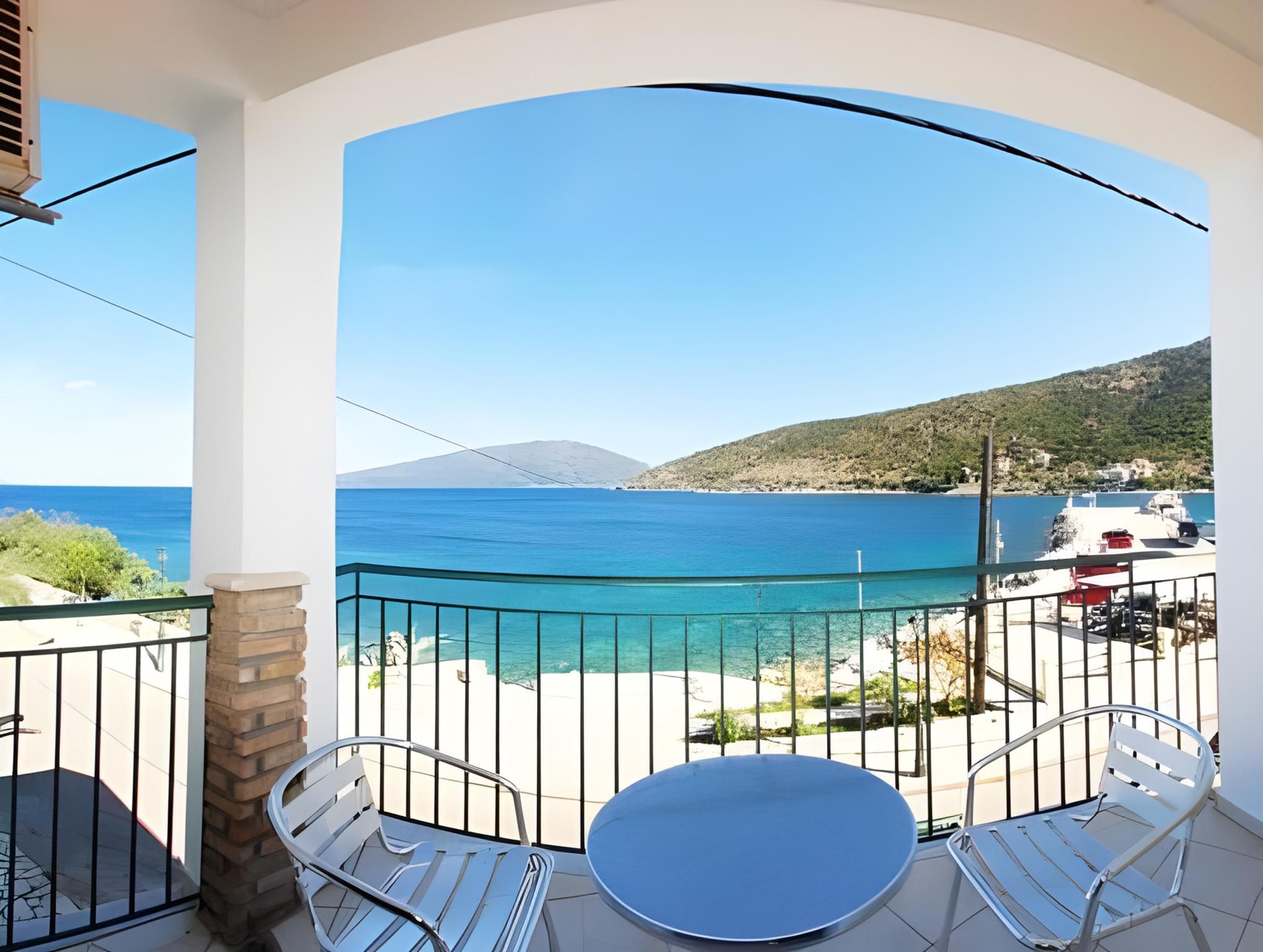 Apartment (2 Adults + 2 Children) with Sea View 