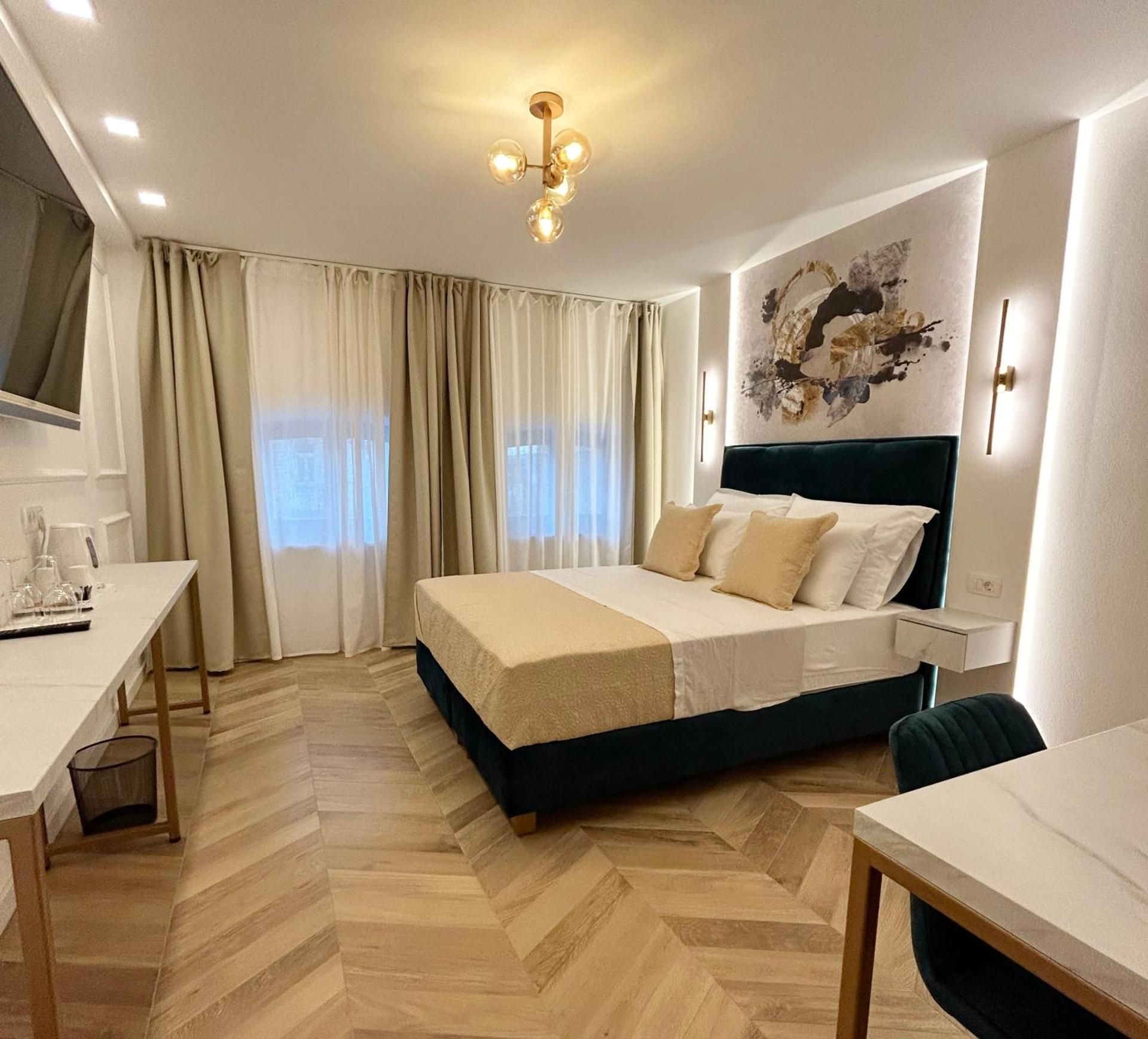 Deluxe Double Room with Shower
