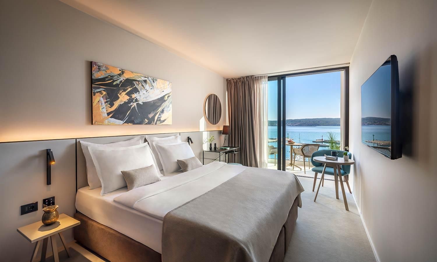 Luxury double room with sea view balcony
