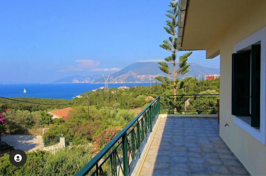 Family Room with Side Sea View