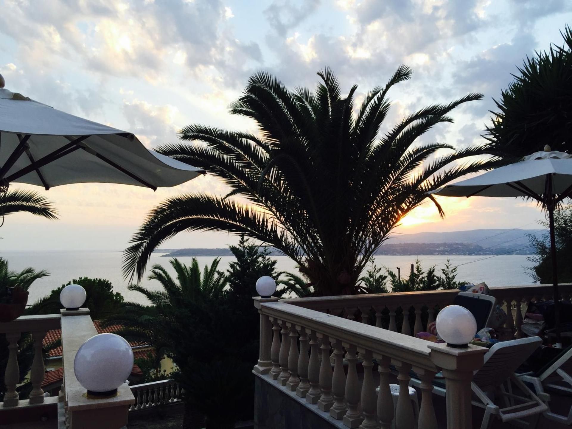 Three Bedroom Apartment with Sea View