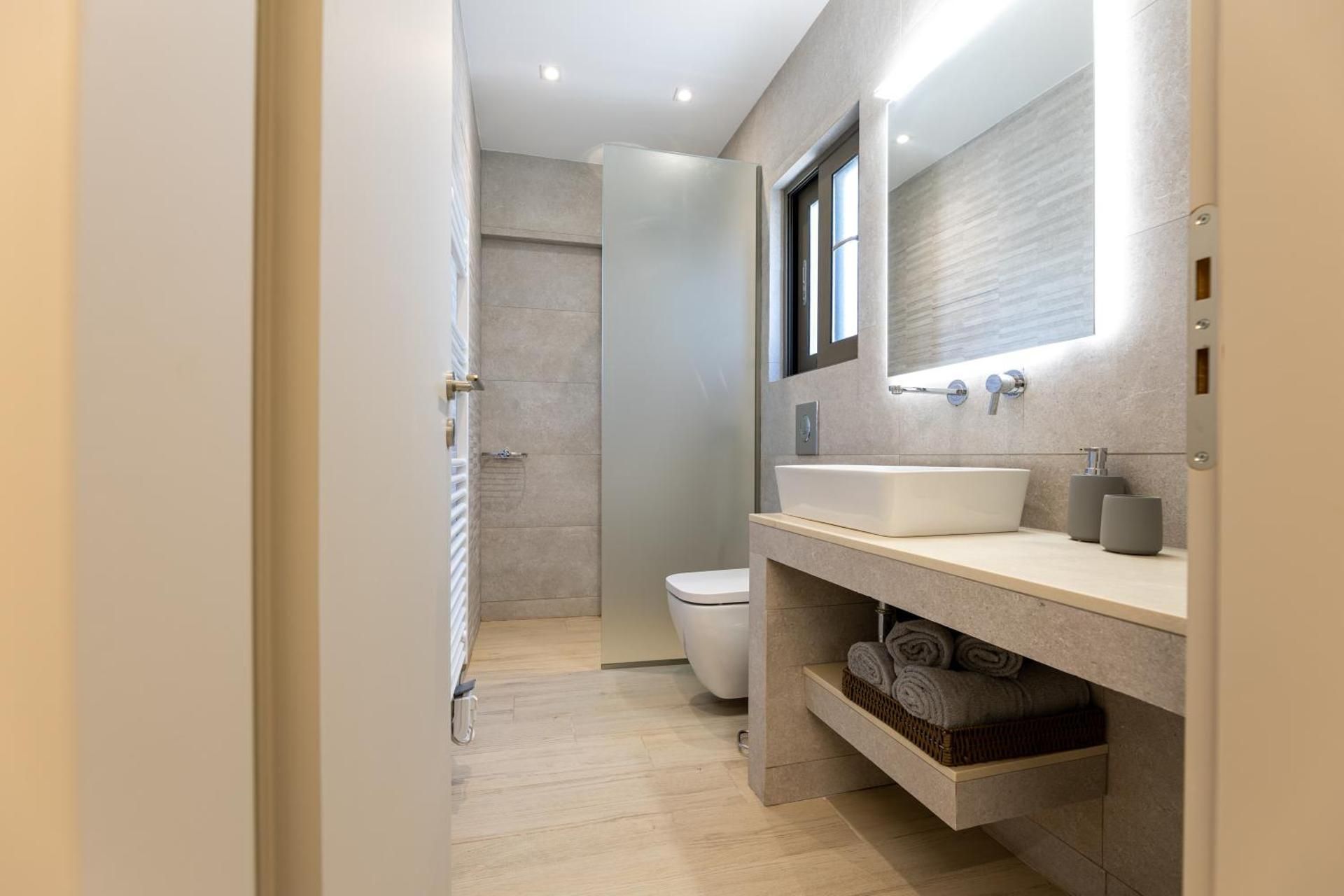 Deluxe Studio