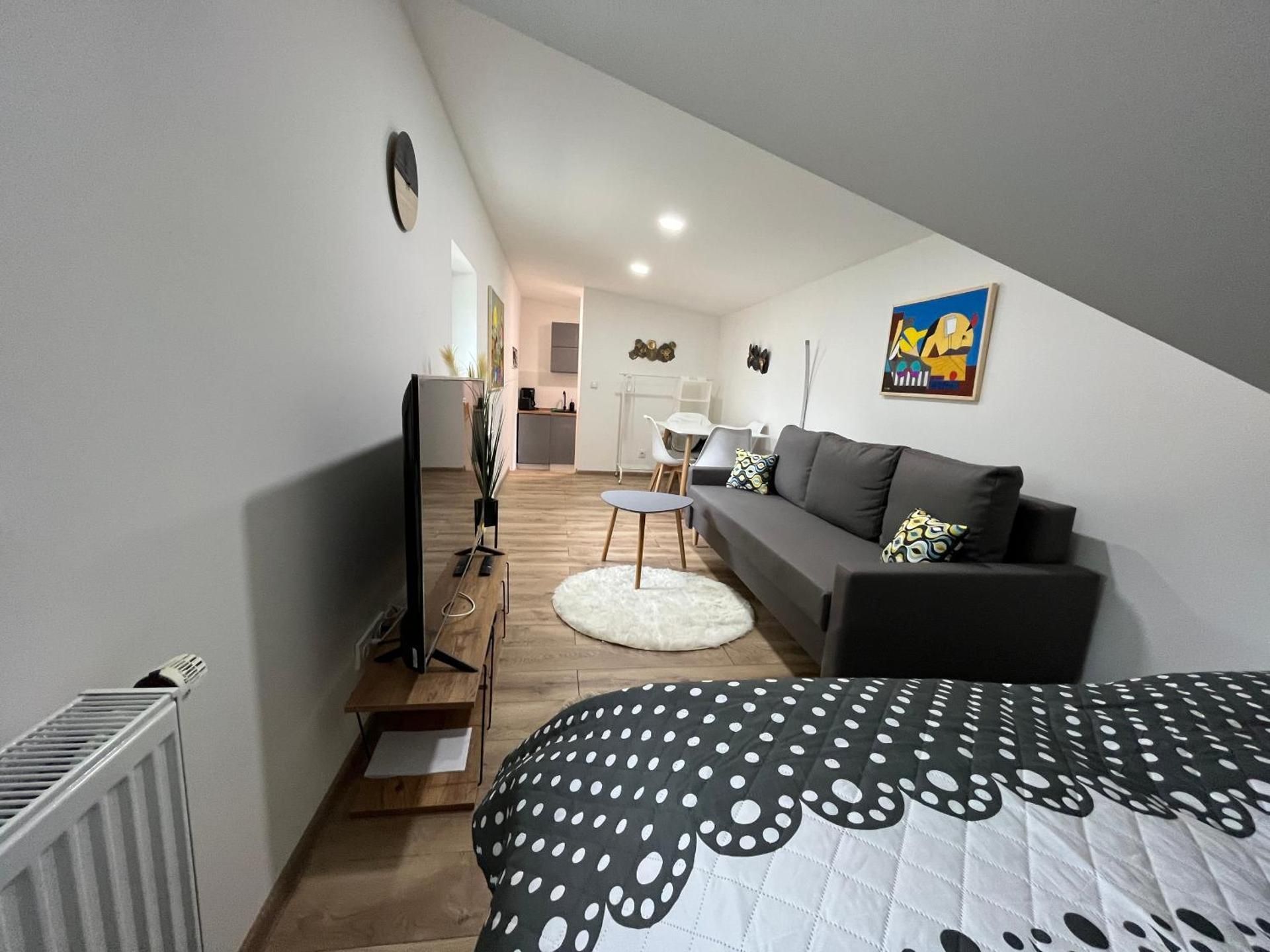 Studio - Split Level