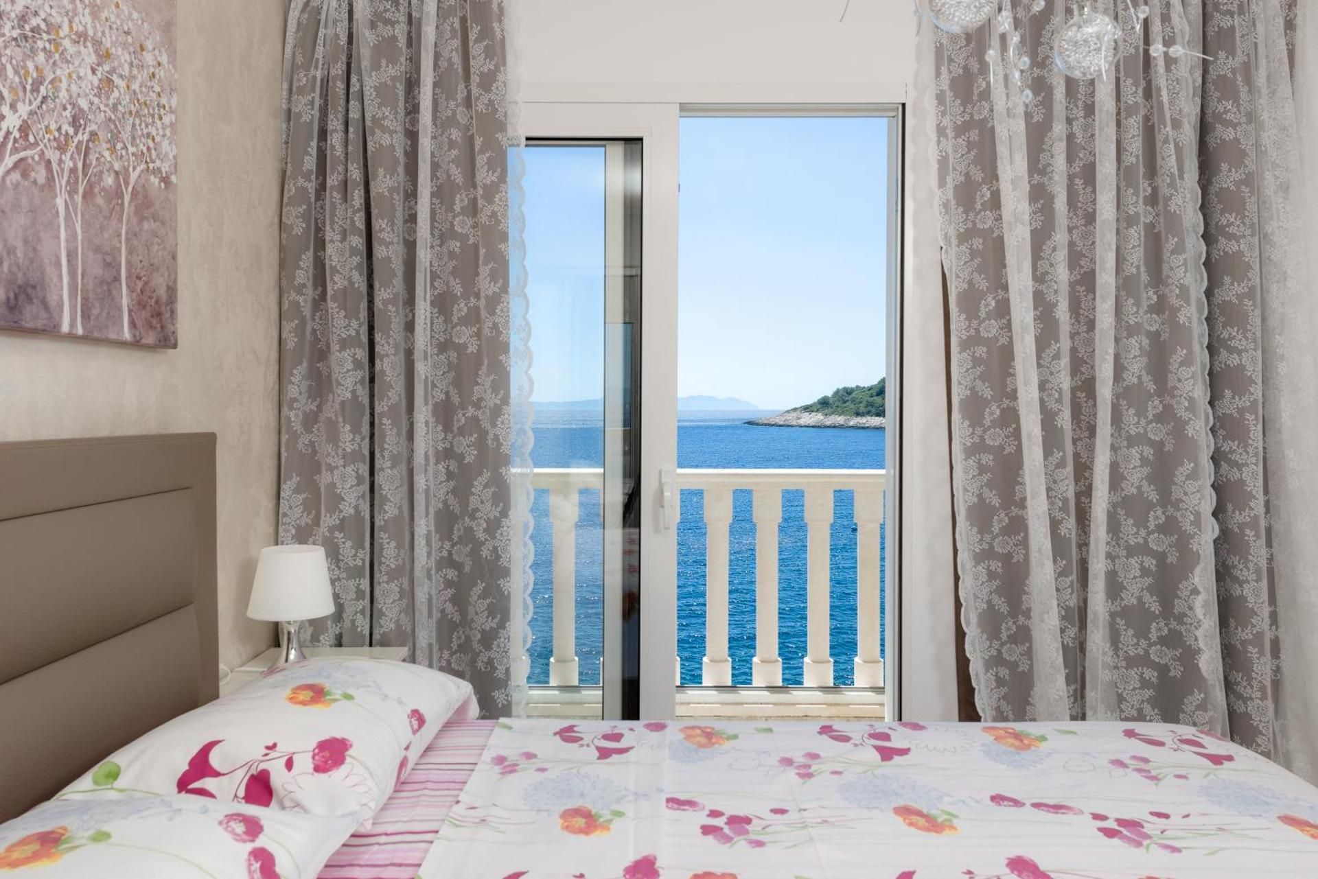 Deluxe Suite with Sea View