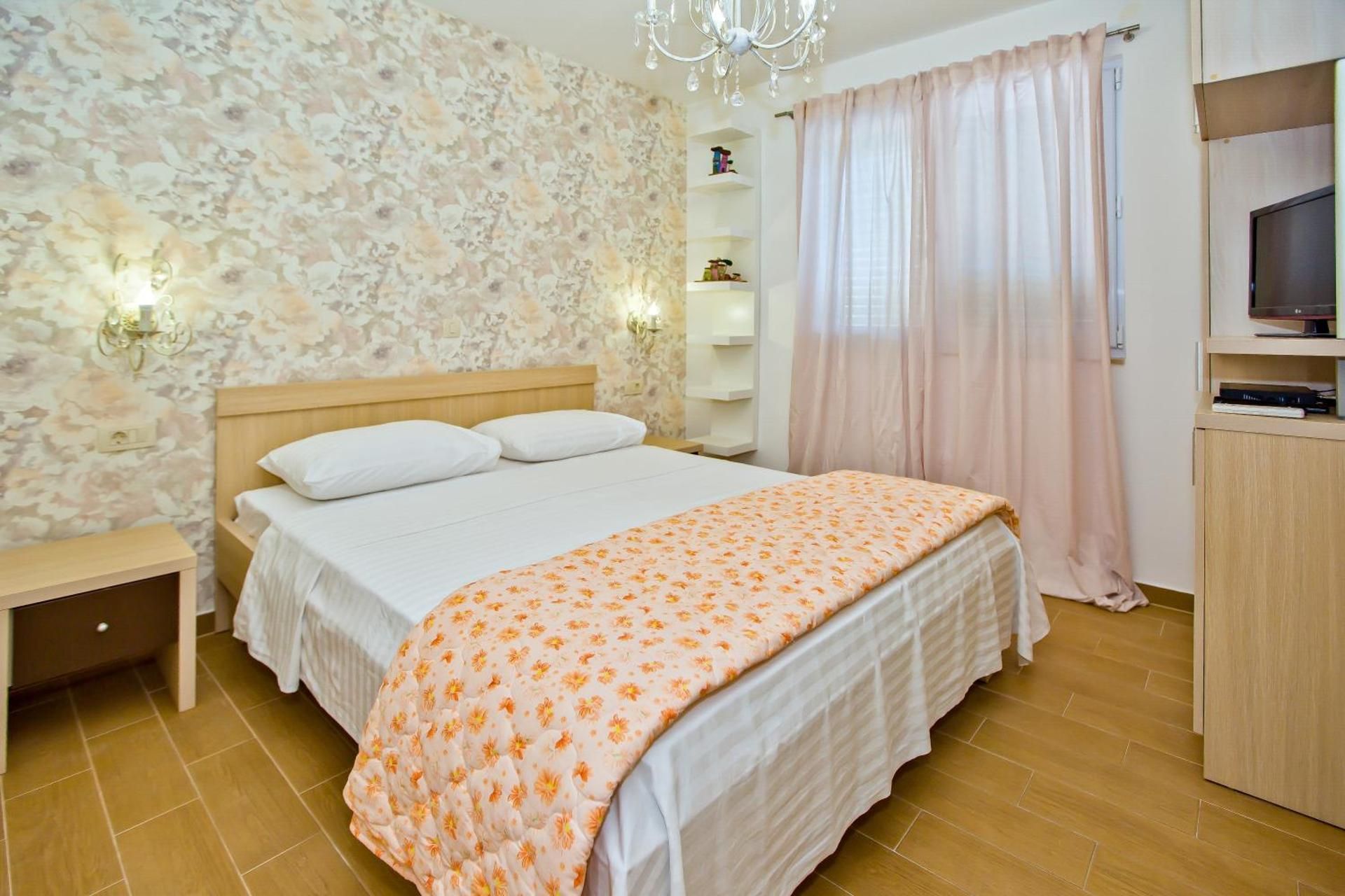 Two-Bedroom Apartment with Balcony with Sea View