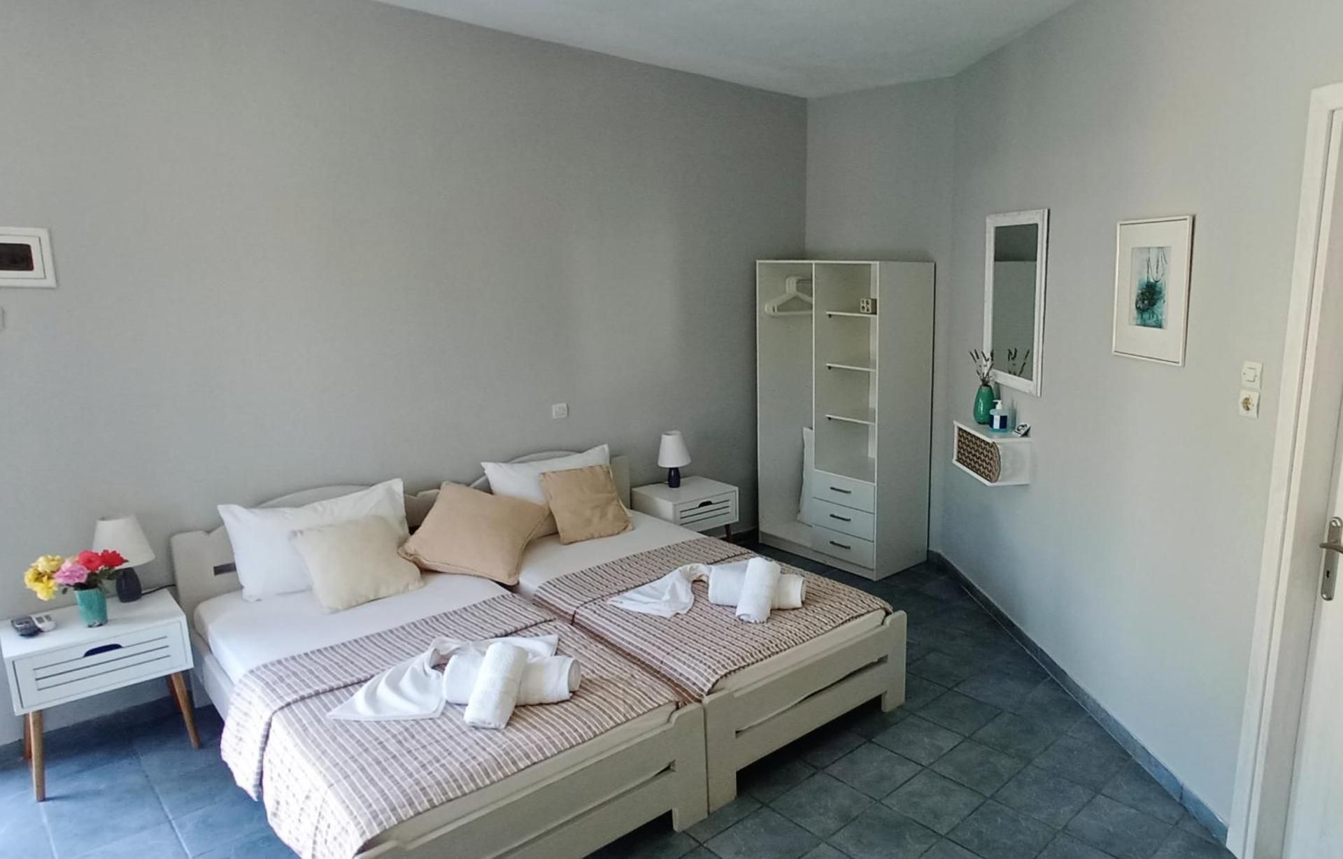 Standard Twin Room with Mountain View
