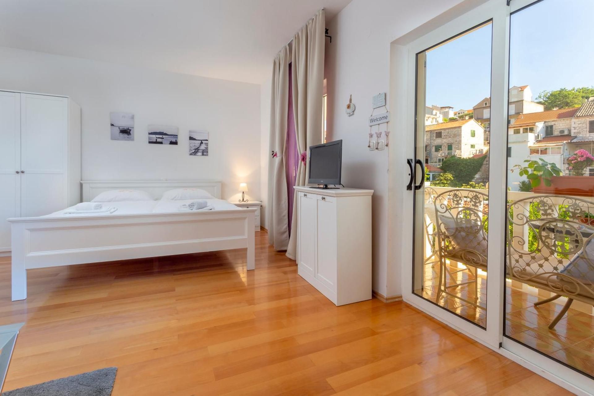 Historic center Hvar town- a few steps from the main square Studio 3