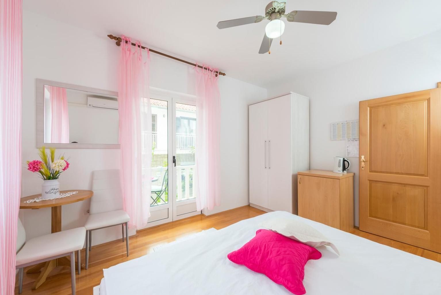 Historic center Hvar town- a few steps from the main square Double Room with Balcony