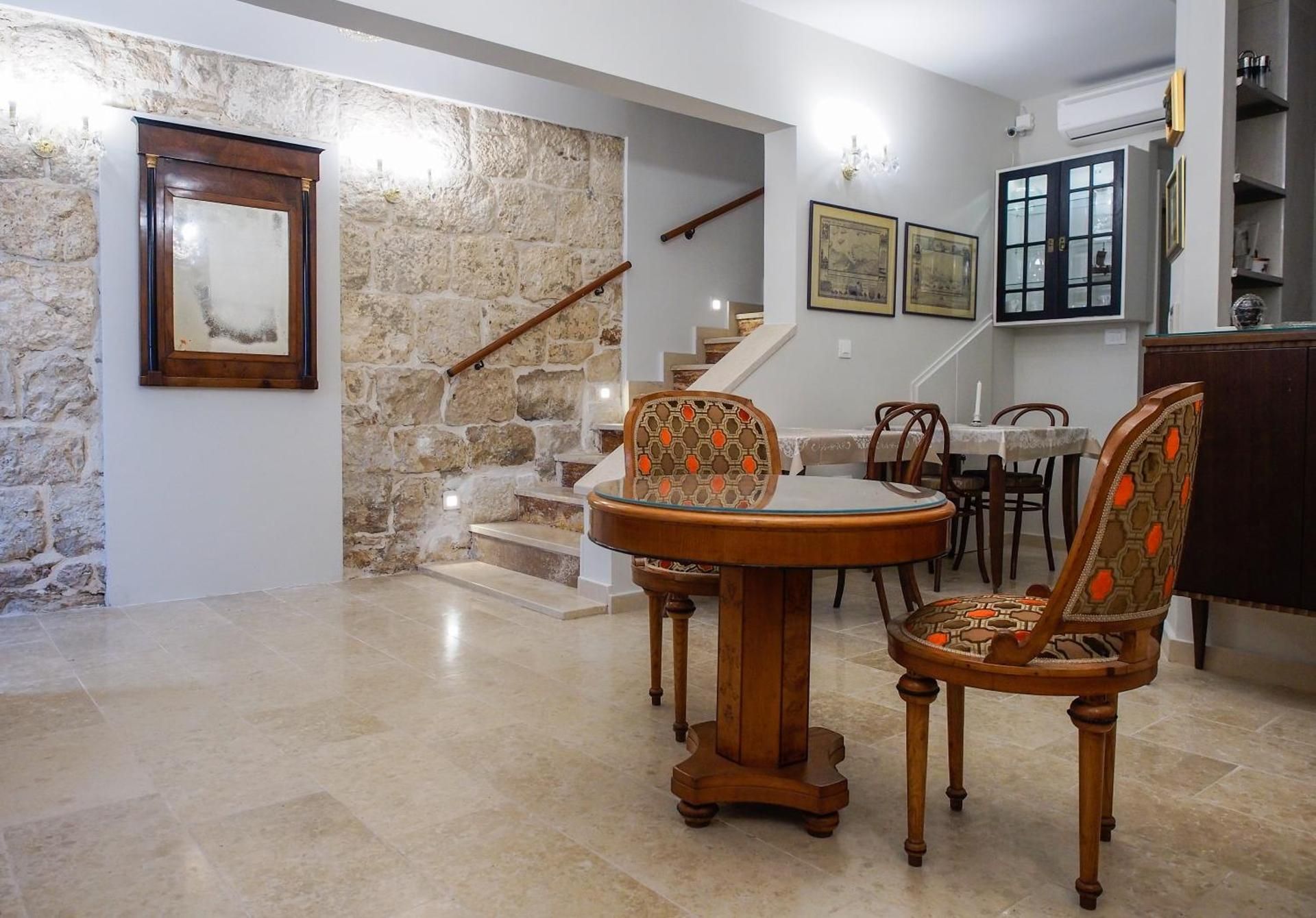 DeVecchi rooms
