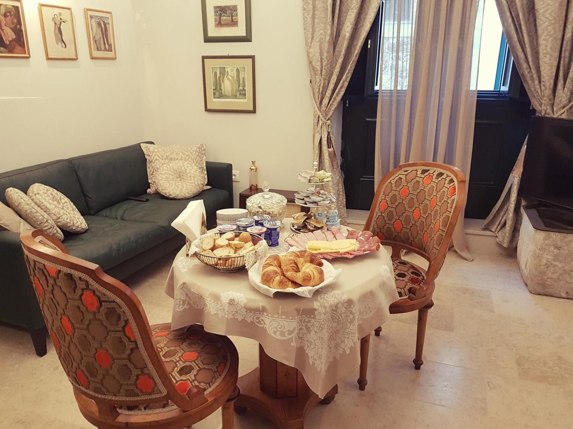 DeVecchi rooms