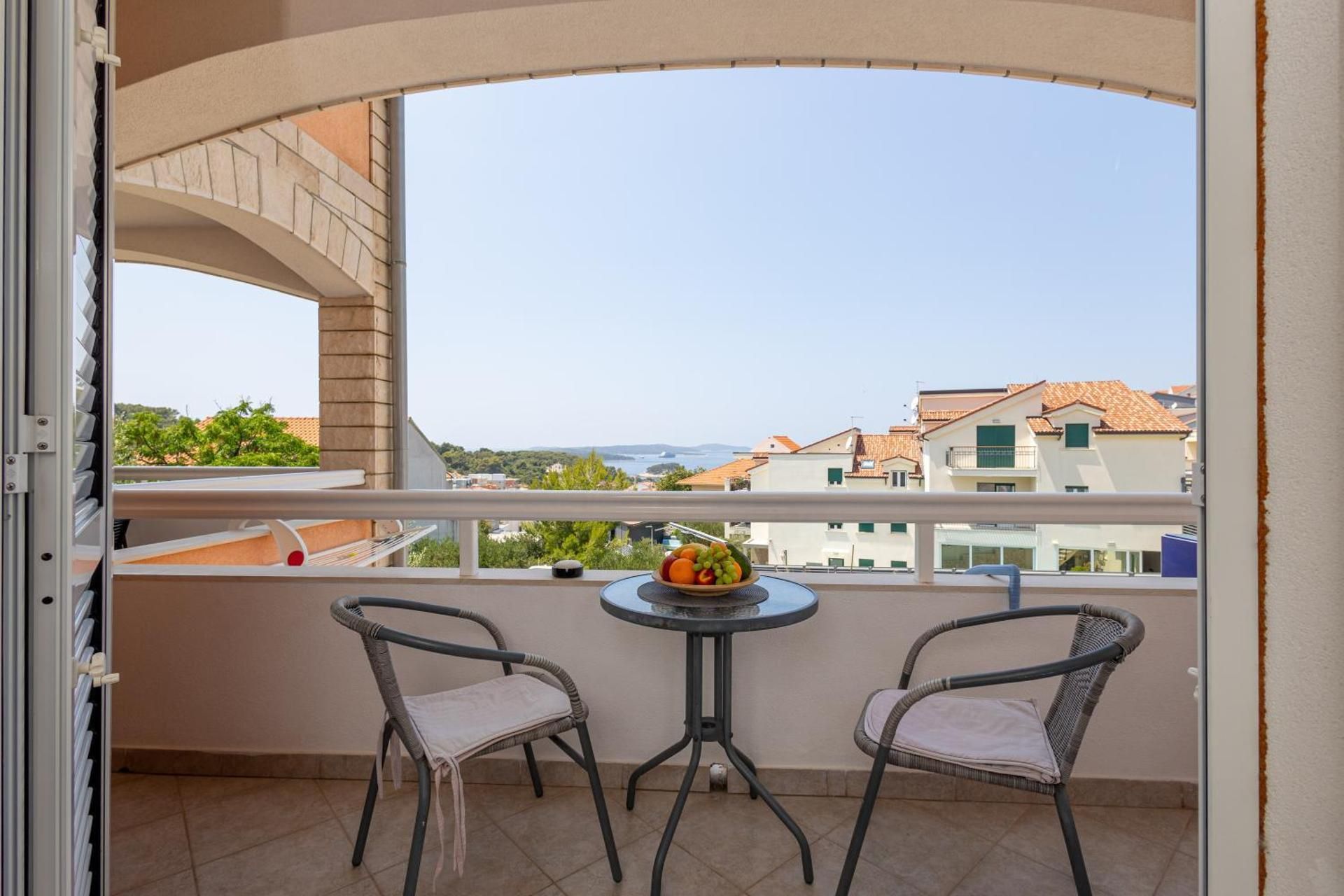 One-Bedroom Apartment with Balcony and Sea View (3+1) Nr.2